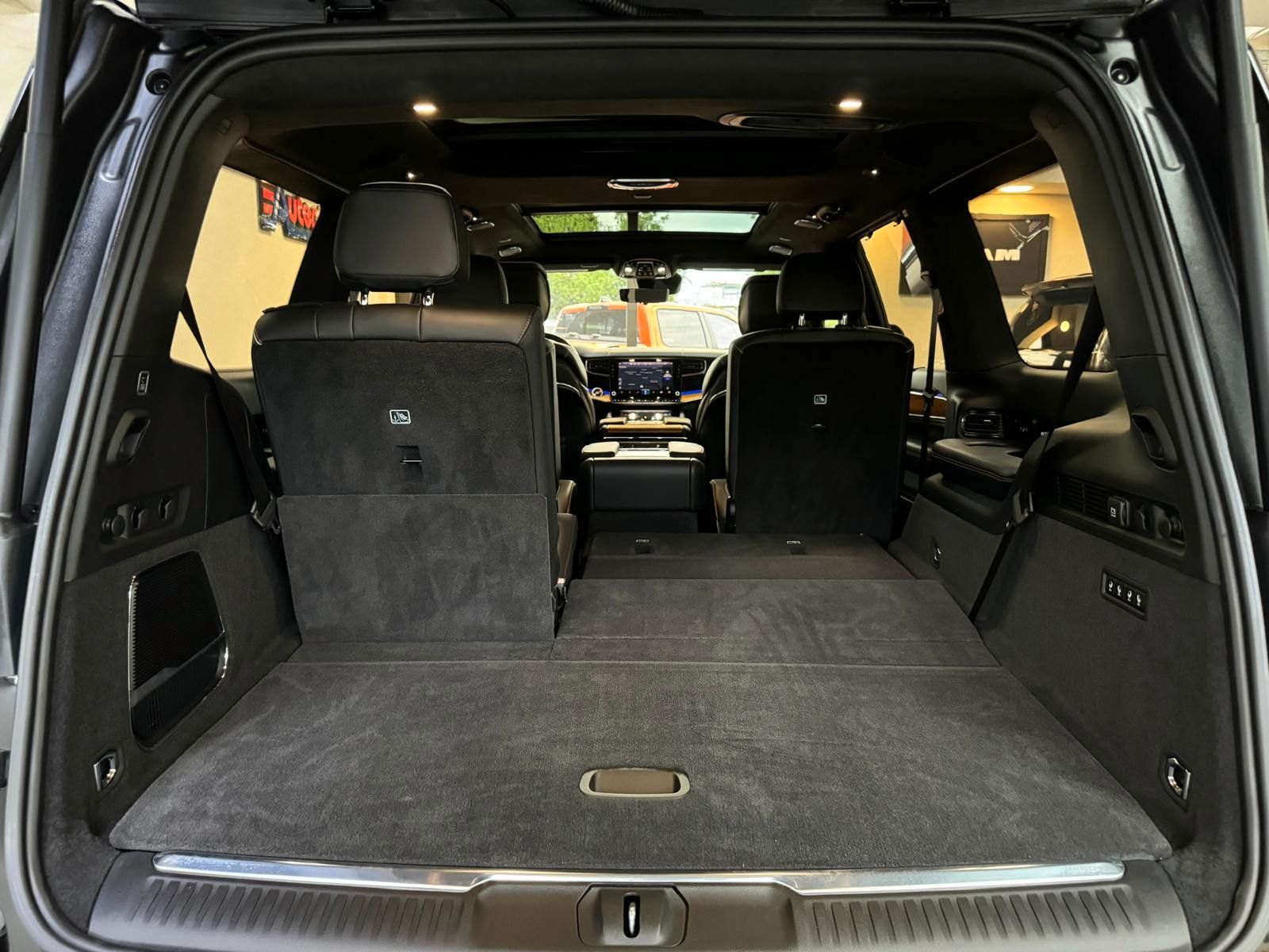 Fahrzeugabbildung Jeep GRAND WAGONEER SER. III BLACK LINE-24"6.4L V-8 .