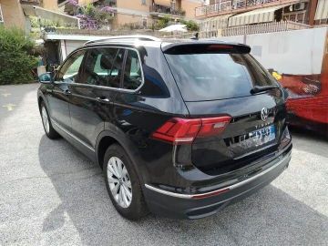 Volkswagen Tiguan - 4