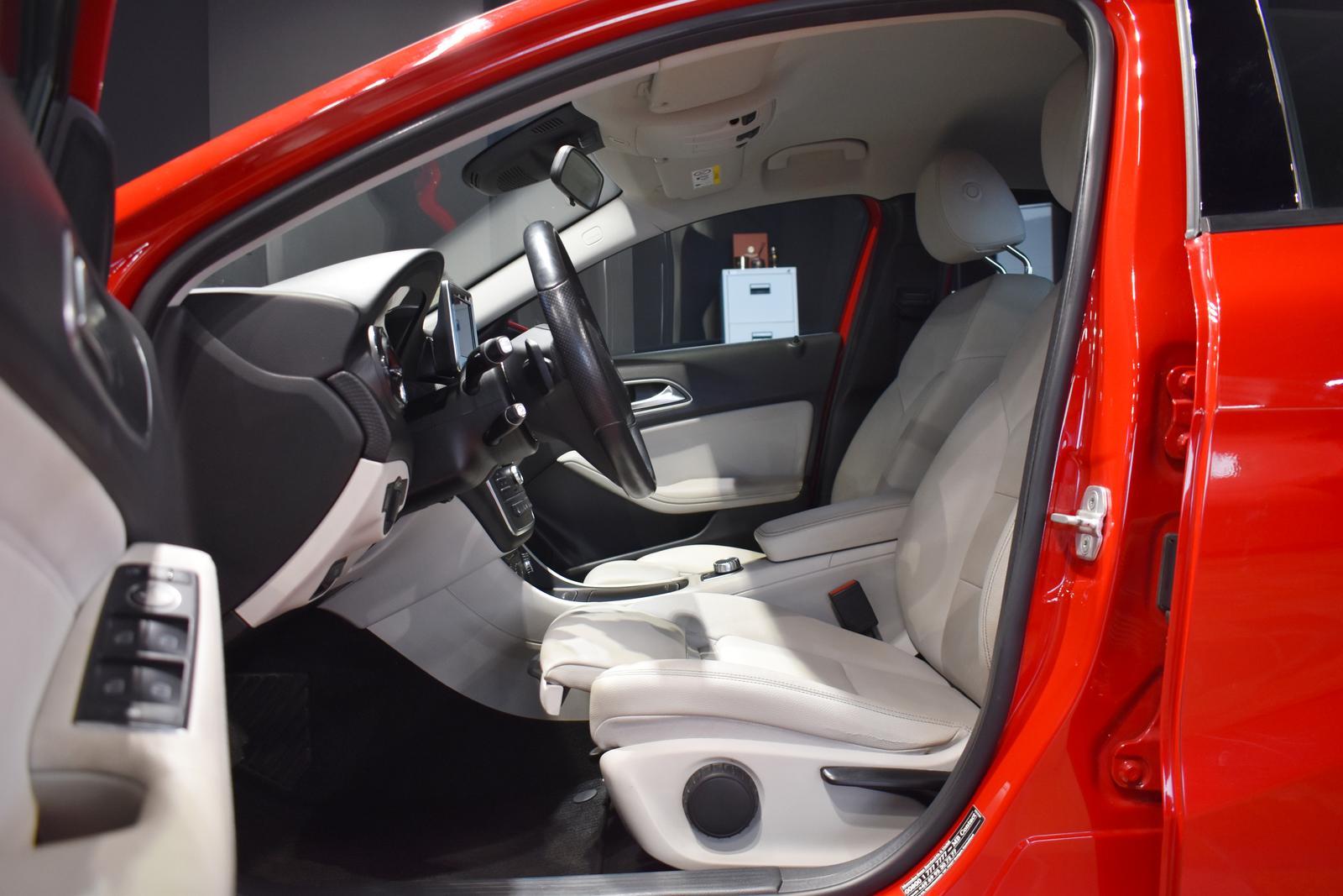 Mercedes-Benz A 180 7G LED LEDER-SPORTSI NAV KAM SPUR TEMPO SH