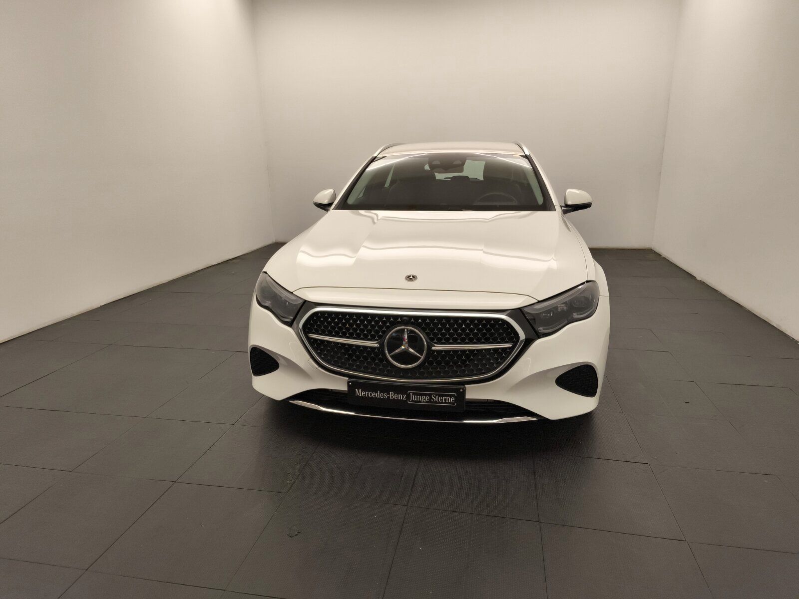 Mercedes-Benz E 300e T AVANTGARDE Advanced+ AHK Superscreen imagem 2