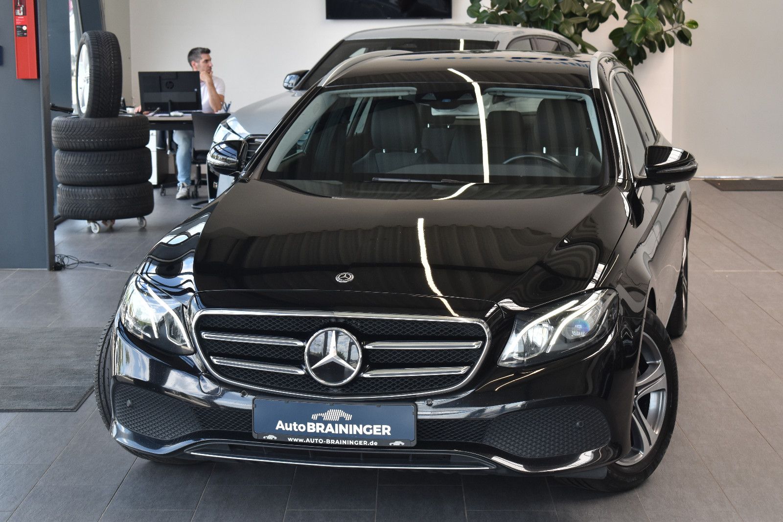 Mercedes-Benz E 220d T Avantgarde 9G-tronic LED~RFK~Burmester