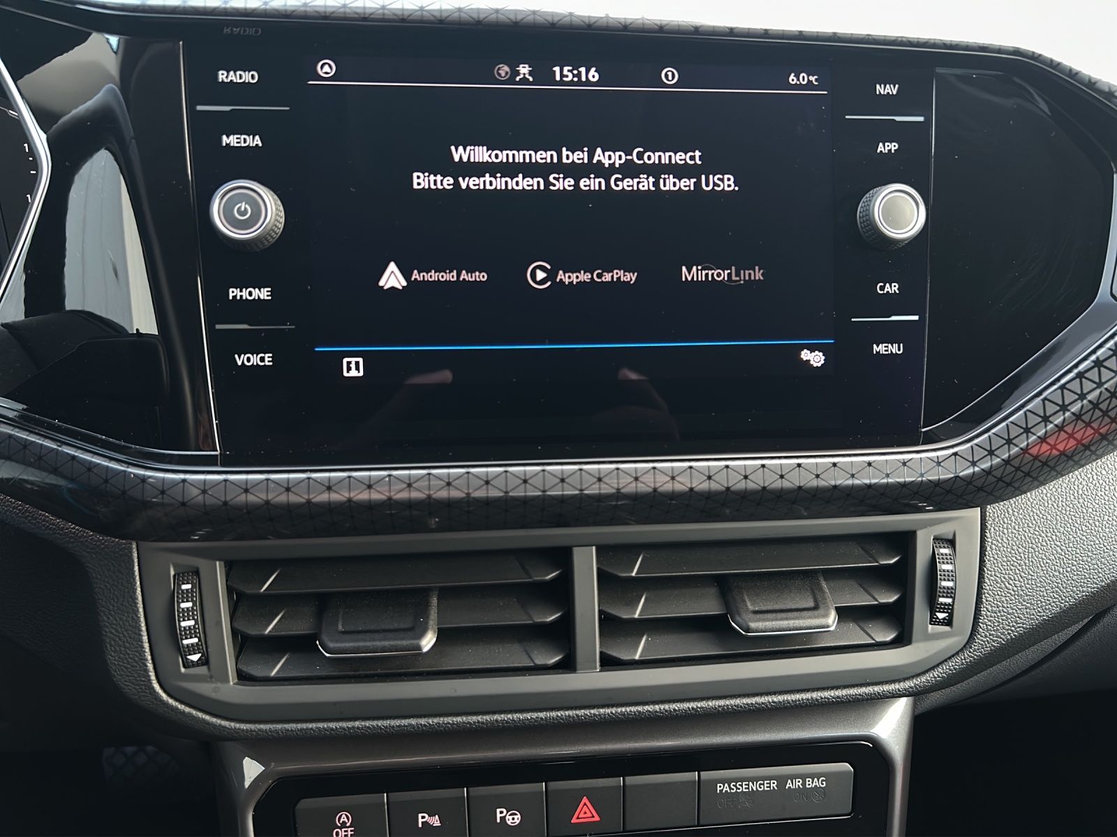 Fahrzeugabbildung Volkswagen T-Cross TSI Style DSG LED AID ACC Park-Assist SH