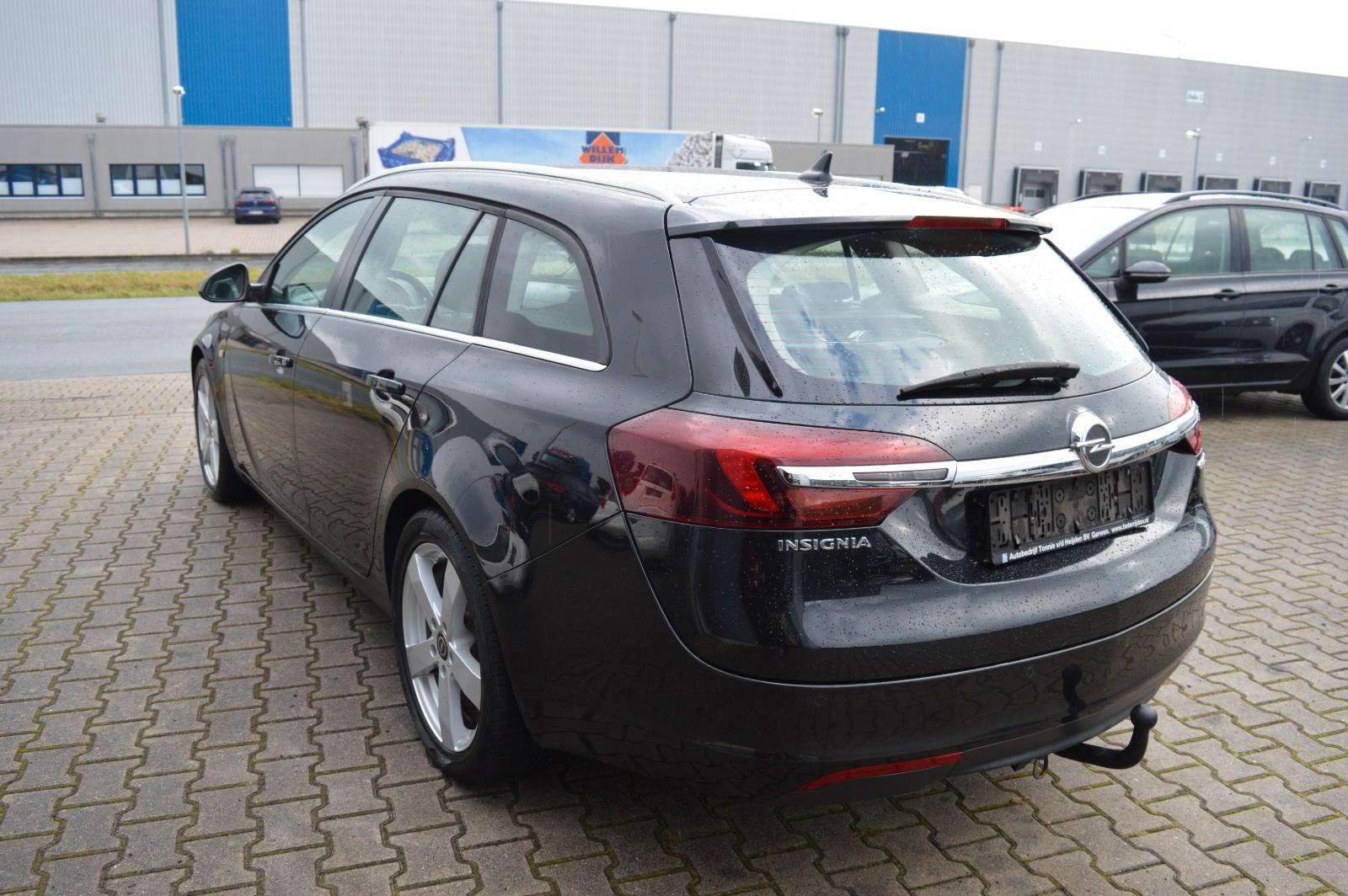 Opel Insignia 2014 — engine 1.956 cm³, 140 HP (103kW)