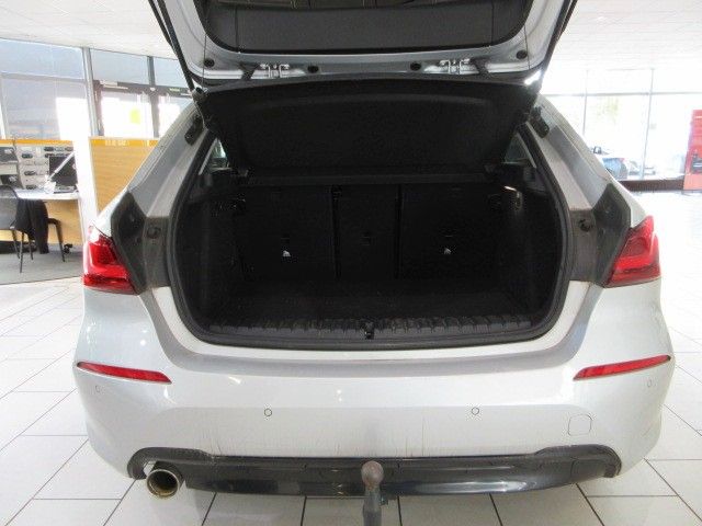 Fahrzeugabbildung BMW 118 i SportLine LED/NAVI/SHZ/PDC/AHK/STANDHZ/17"