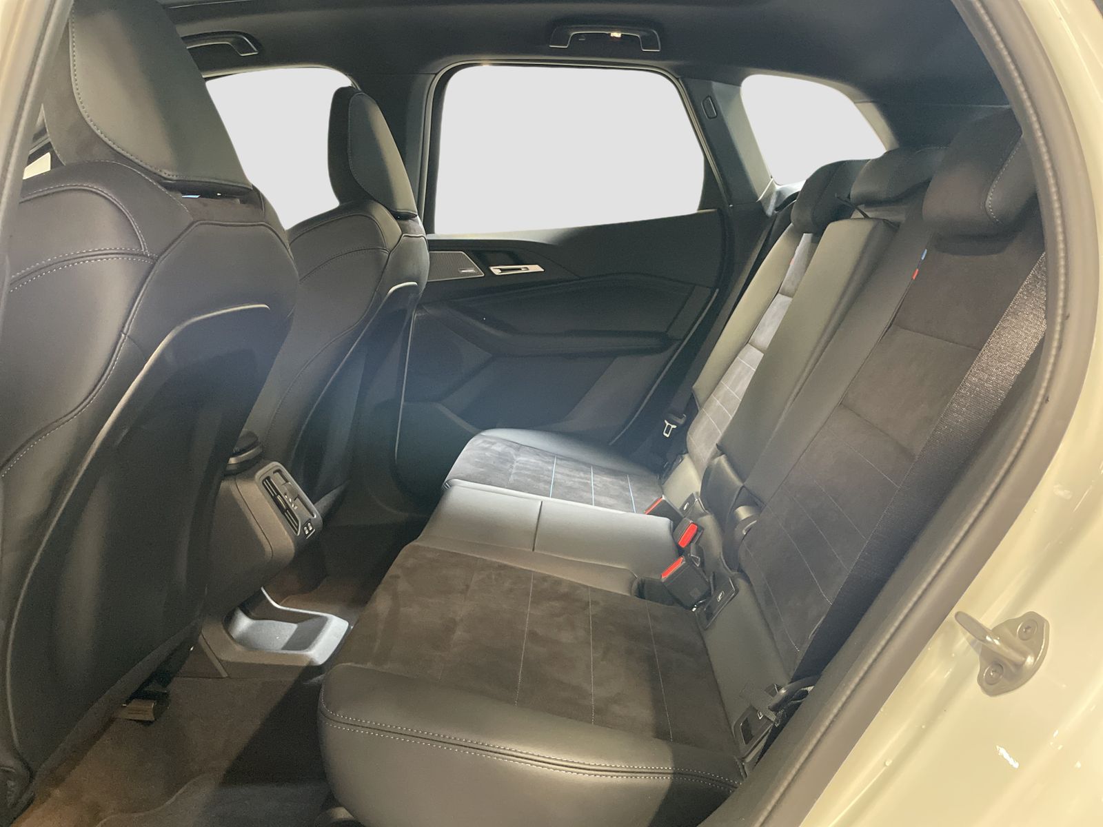 BMW 223 Active Tourer - Bild 13