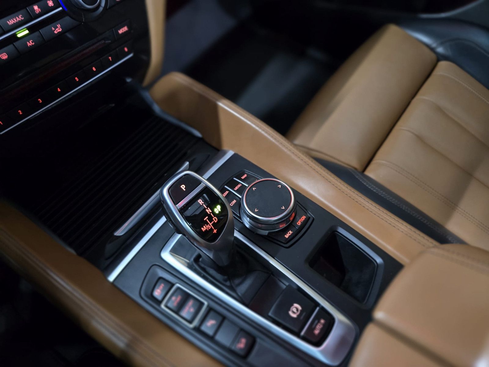 Fahrzeugabbildung BMW X6 xDrive 30d M-Paket/Schiebedach/GARANTIE+TÜV