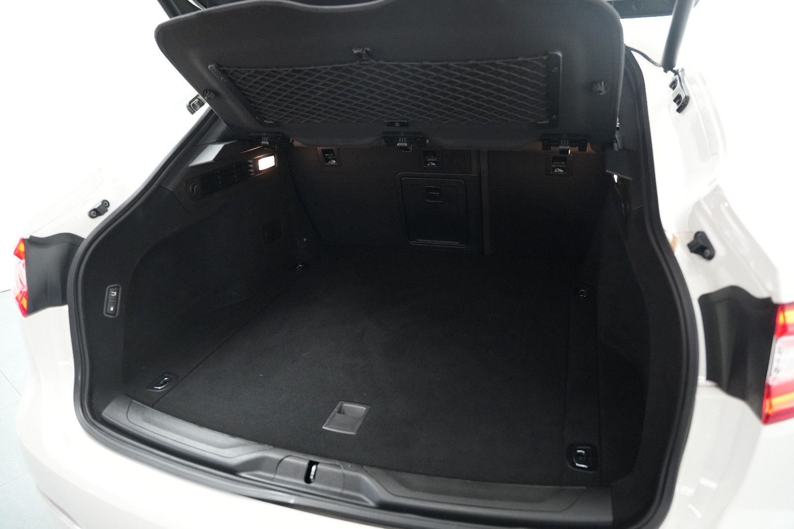 Fahrzeugabbildung Maserati Levante S/CARBON/HARMAN-KARDON/KAMERA/BRD