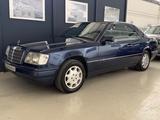 Mercedes-Benz W124 Coupé E 220 Klima SHZ EFH ZV H-Kennzeichen - Mercedes-Benz E 220 mit Benzin-Antrieb: Sportwagen