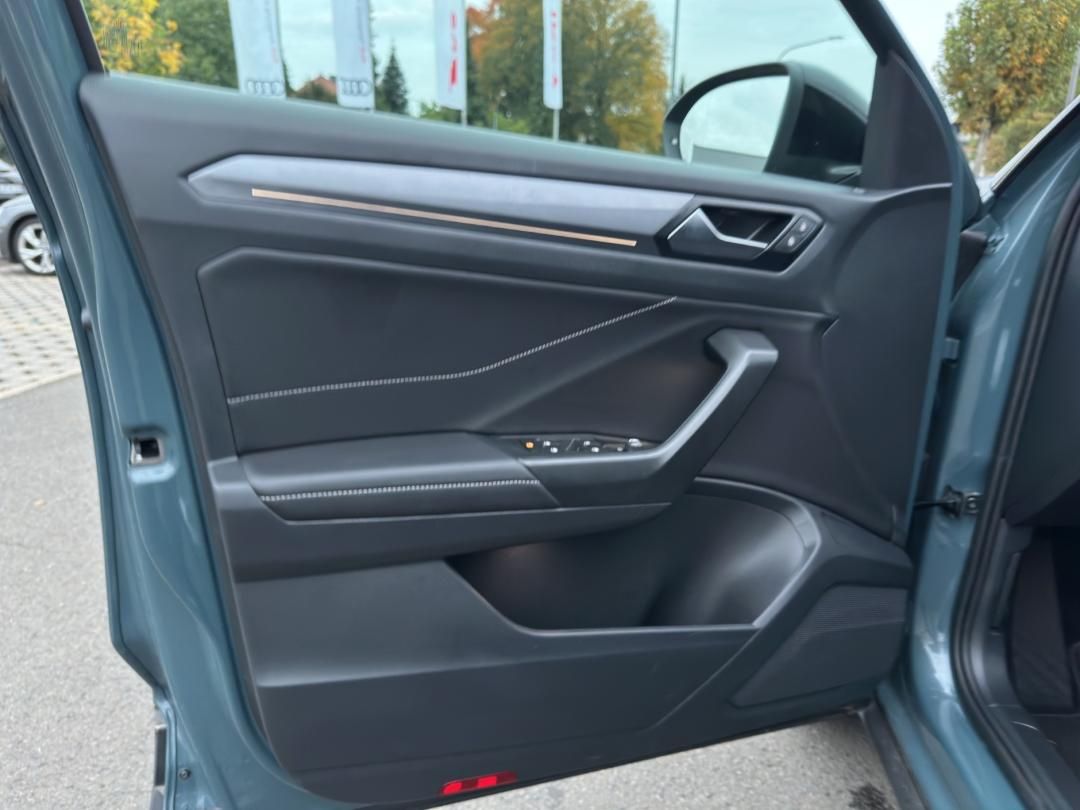Fahrzeugabbildung Volkswagen T-ROC Style Style,AHK,App-Connect,17 LM Felgen,N