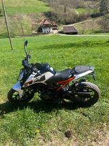 KTM Duke 125 - KTM 125