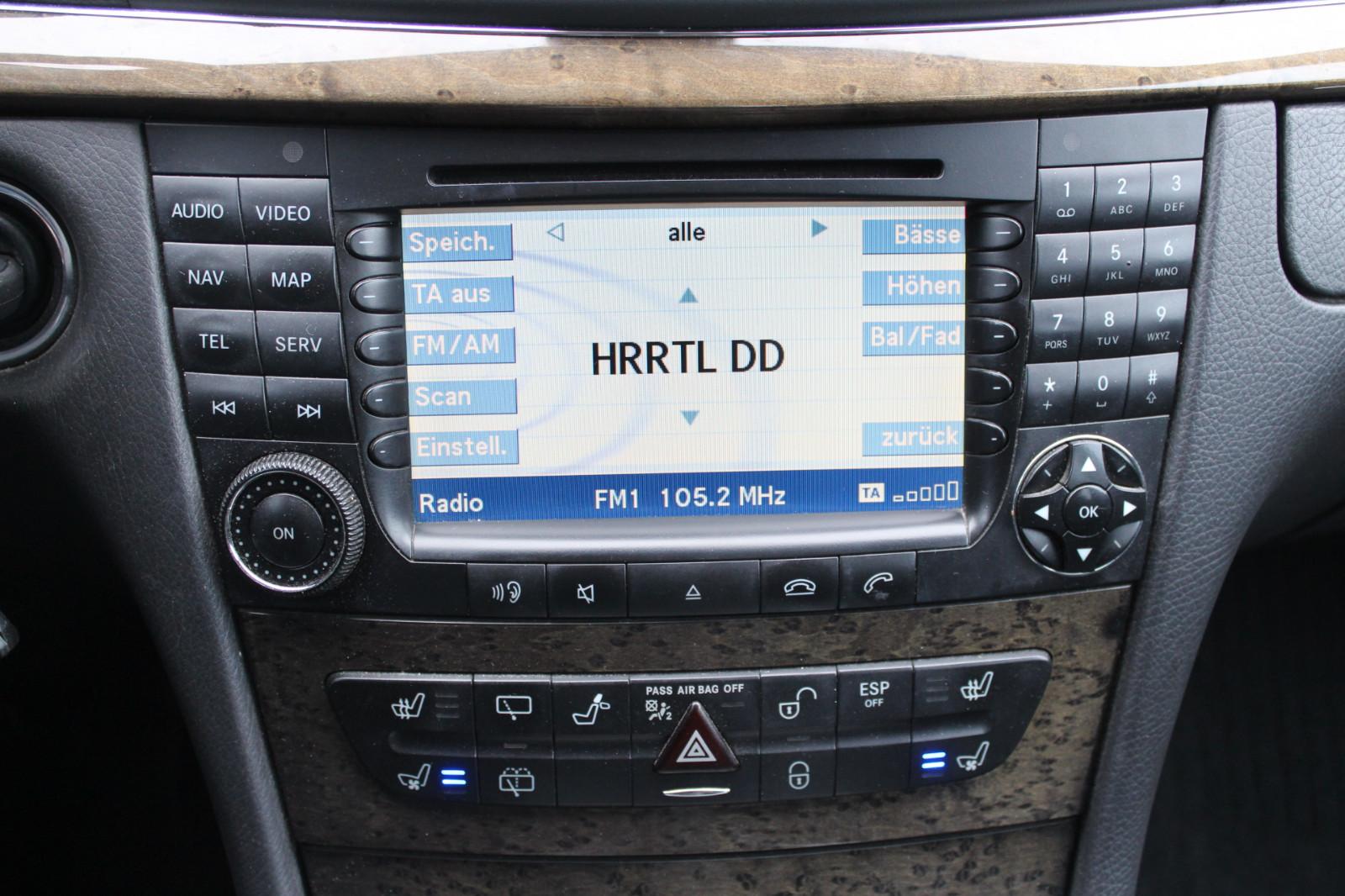 Mercedes-Benz E320 2005 — photo 15