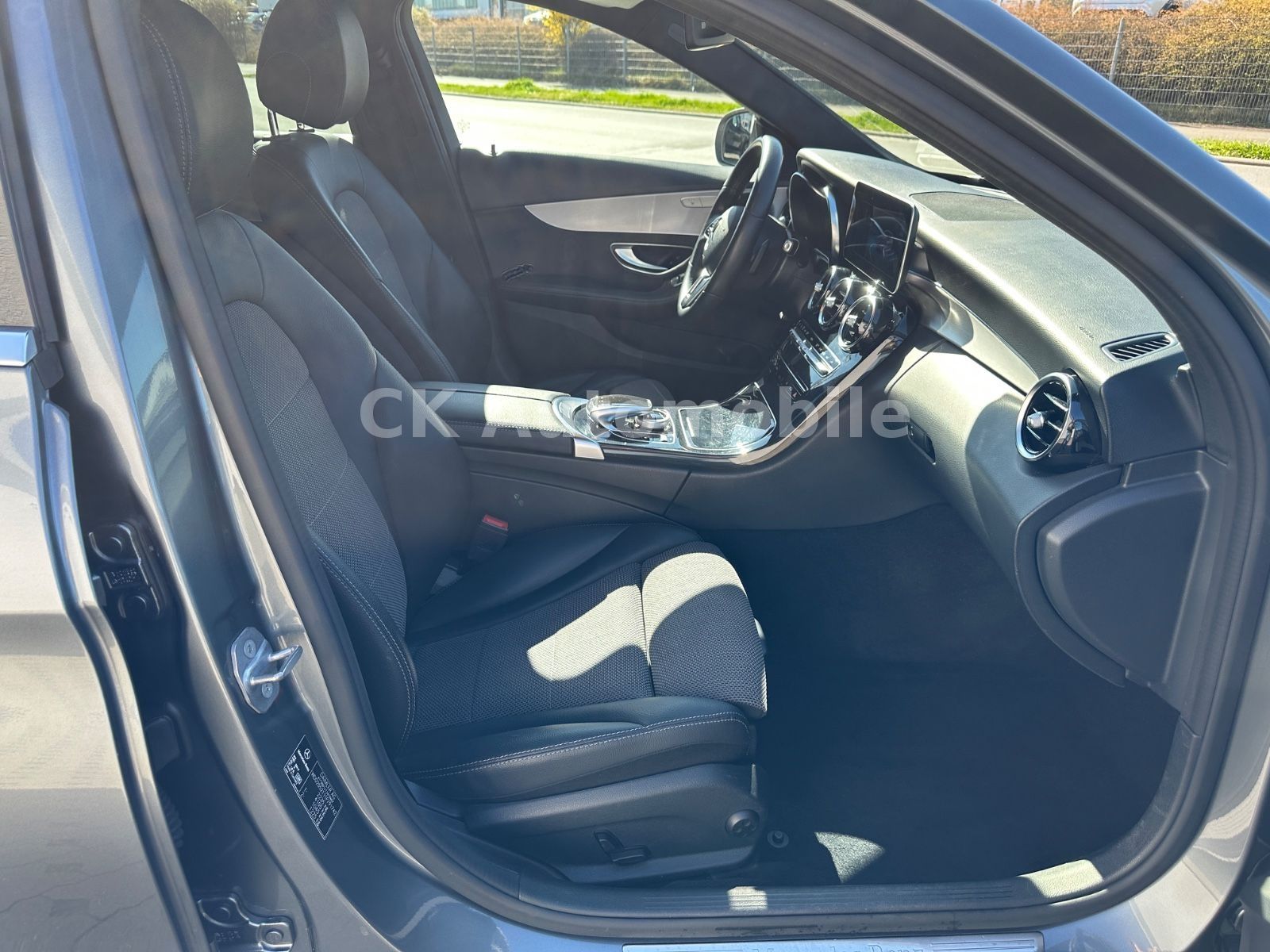 Fahrzeugabbildung Mercedes-Benz C200d T Avantgarde/Navi/LED/Kamera/AHK