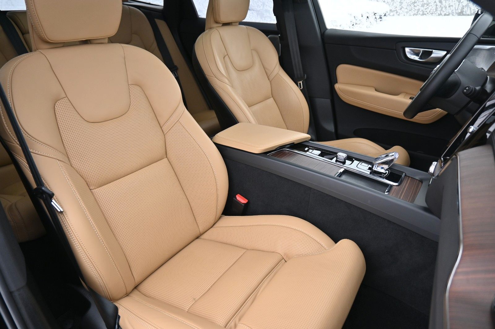 Fahrzeugabbildung Volvo XC60 B4 D AWD Ultimate Dark*STDHZG*360°*ACC*AHK