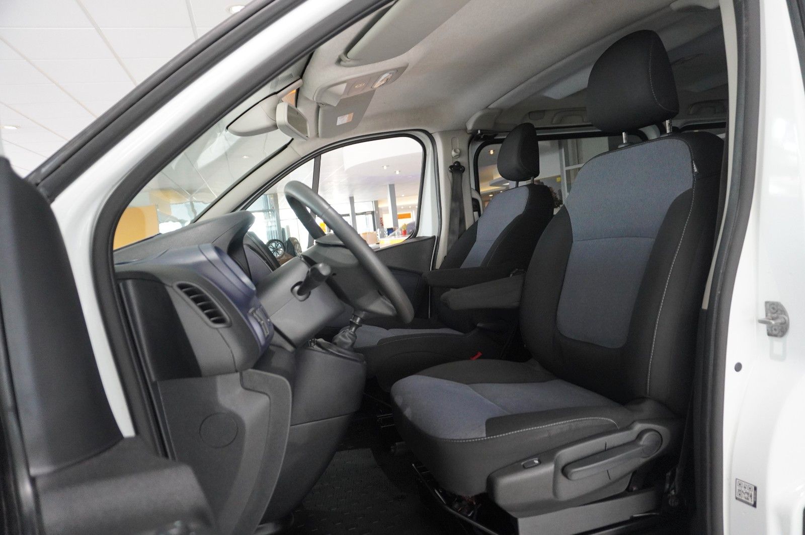 Fahrzeugabbildung Opel Vivaro B 1.6D KOMBI 8-SITZE L1H1 KLIMA/PDC/TEMP.