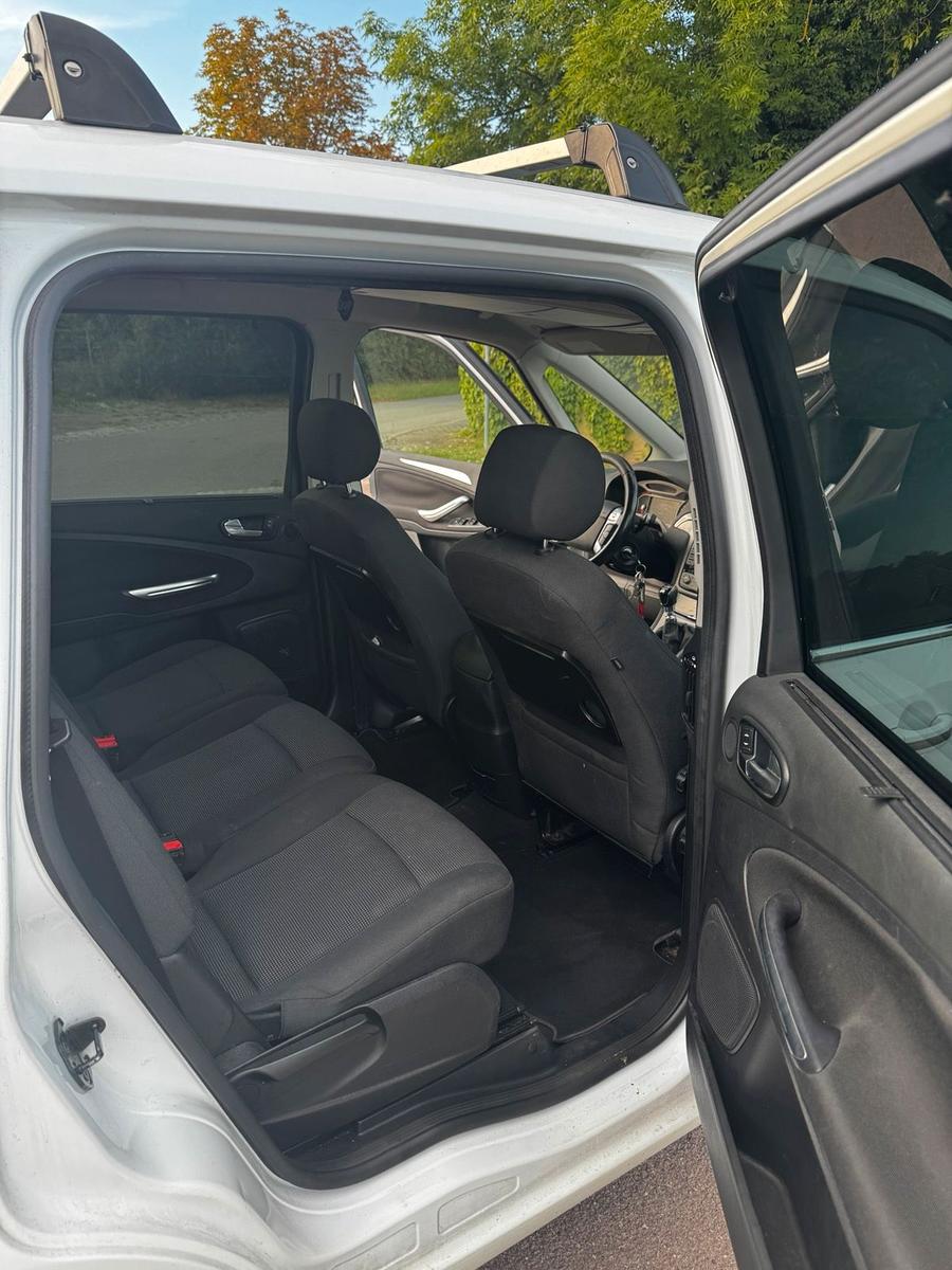 Ford Galaxy 2009 — photo 12