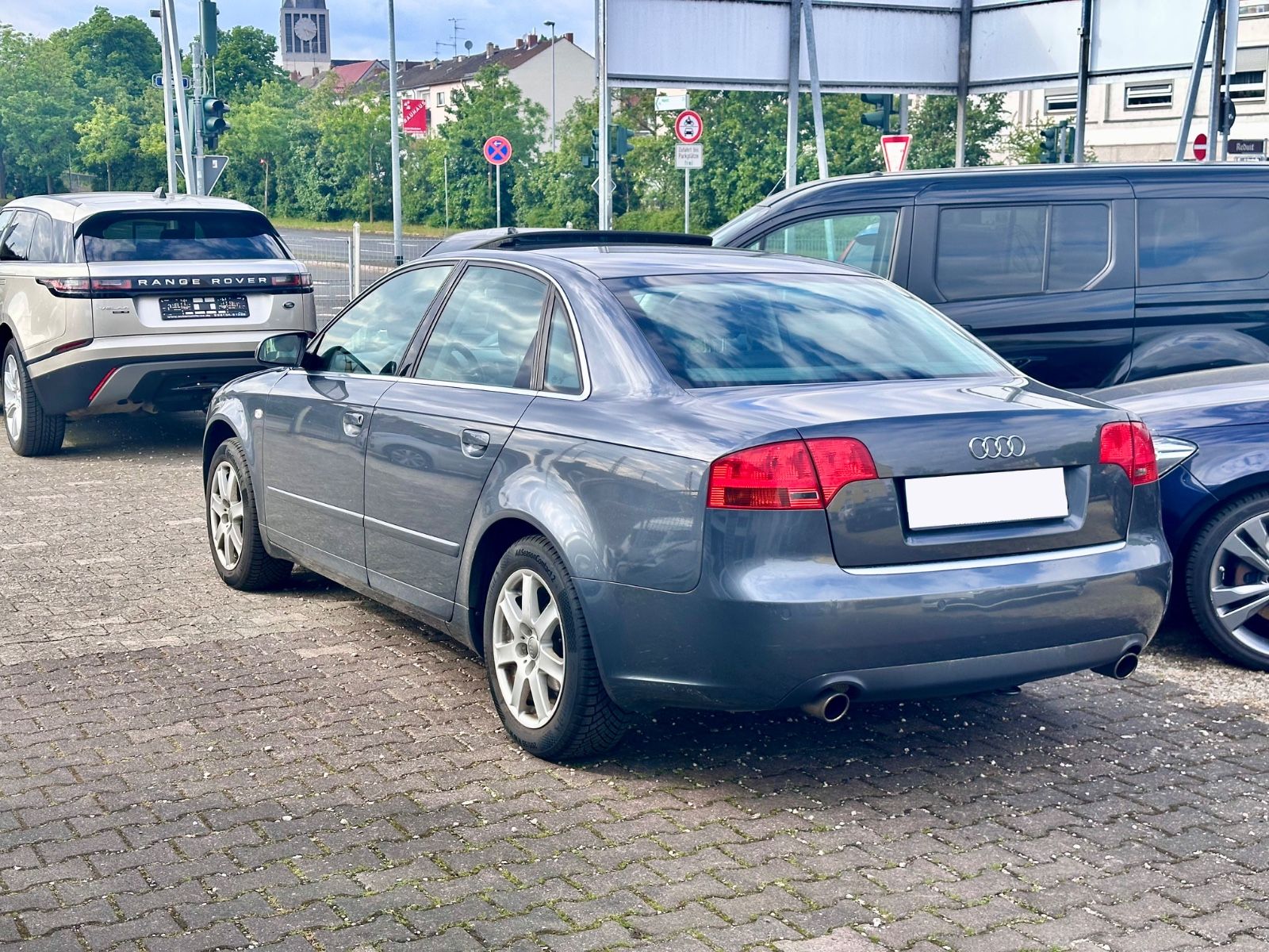 Fahrzeugabbildung Audi A4 Limousine 1.8 T Automatik Schiebedach