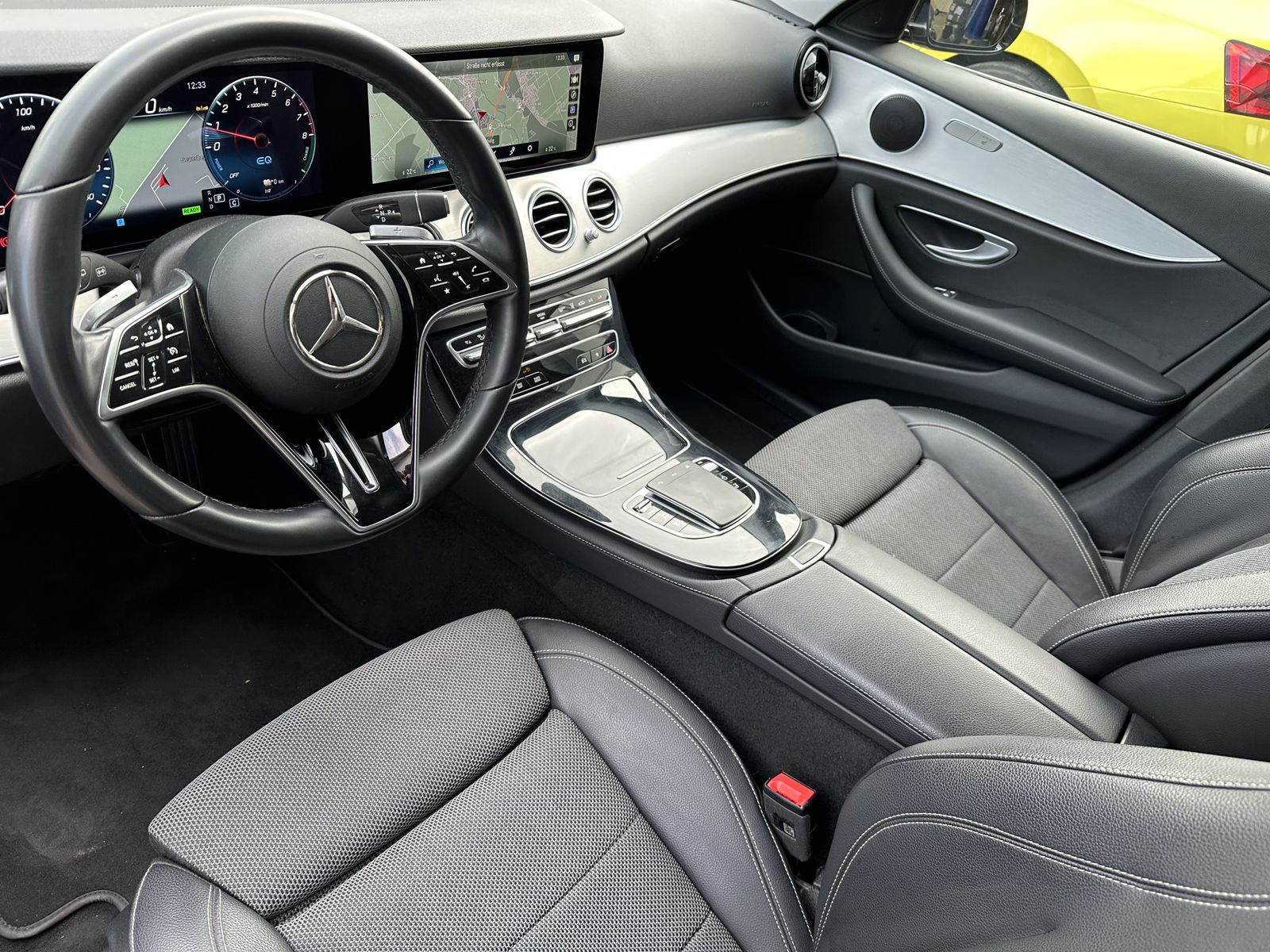 Fahrzeugabbildung Mercedes-Benz E 300e T Avantgarde NAV+LED+KAMERA+SHZ+VCOCKPIT