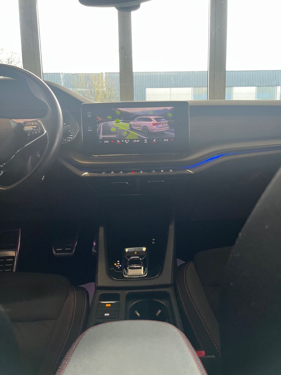 Fahrzeugabbildung SKODA Octavia Combi RS *HEAD*ACC*KAMERA*LED*VIRTUAL*