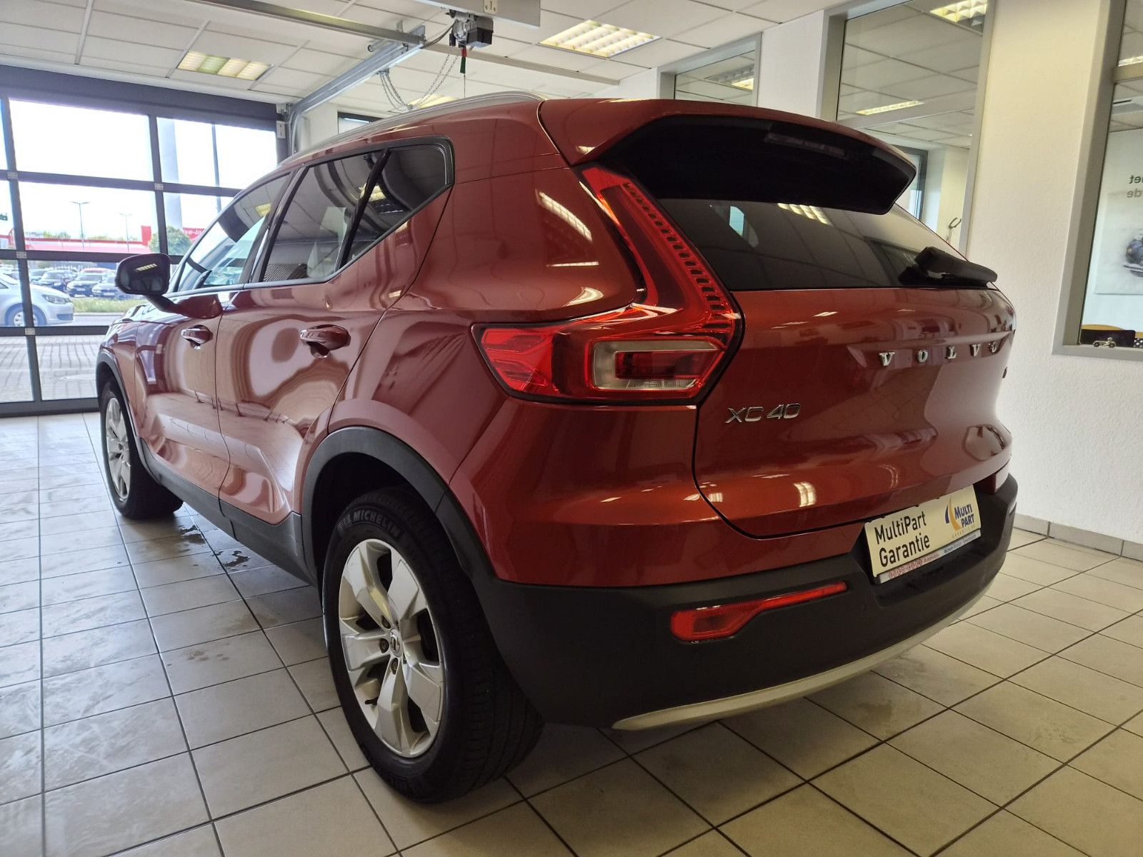 Fahrzeugabbildung Volvo XC 40Momentum AWD / H&K Sound / 1. Hand / S-HEFT