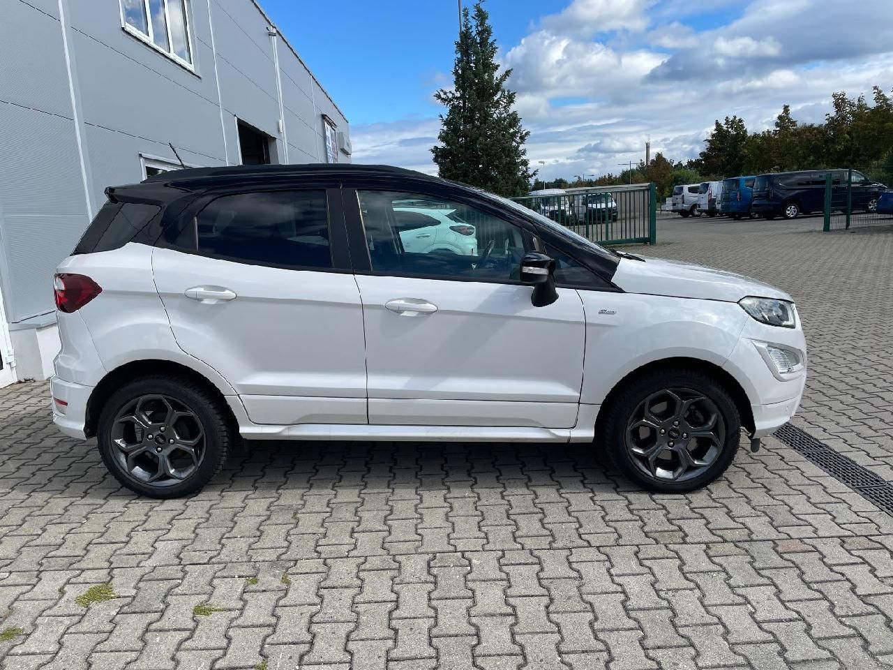 Fahrzeugabbildung Ford EcoSport ST-Line Winterpaket, Navi