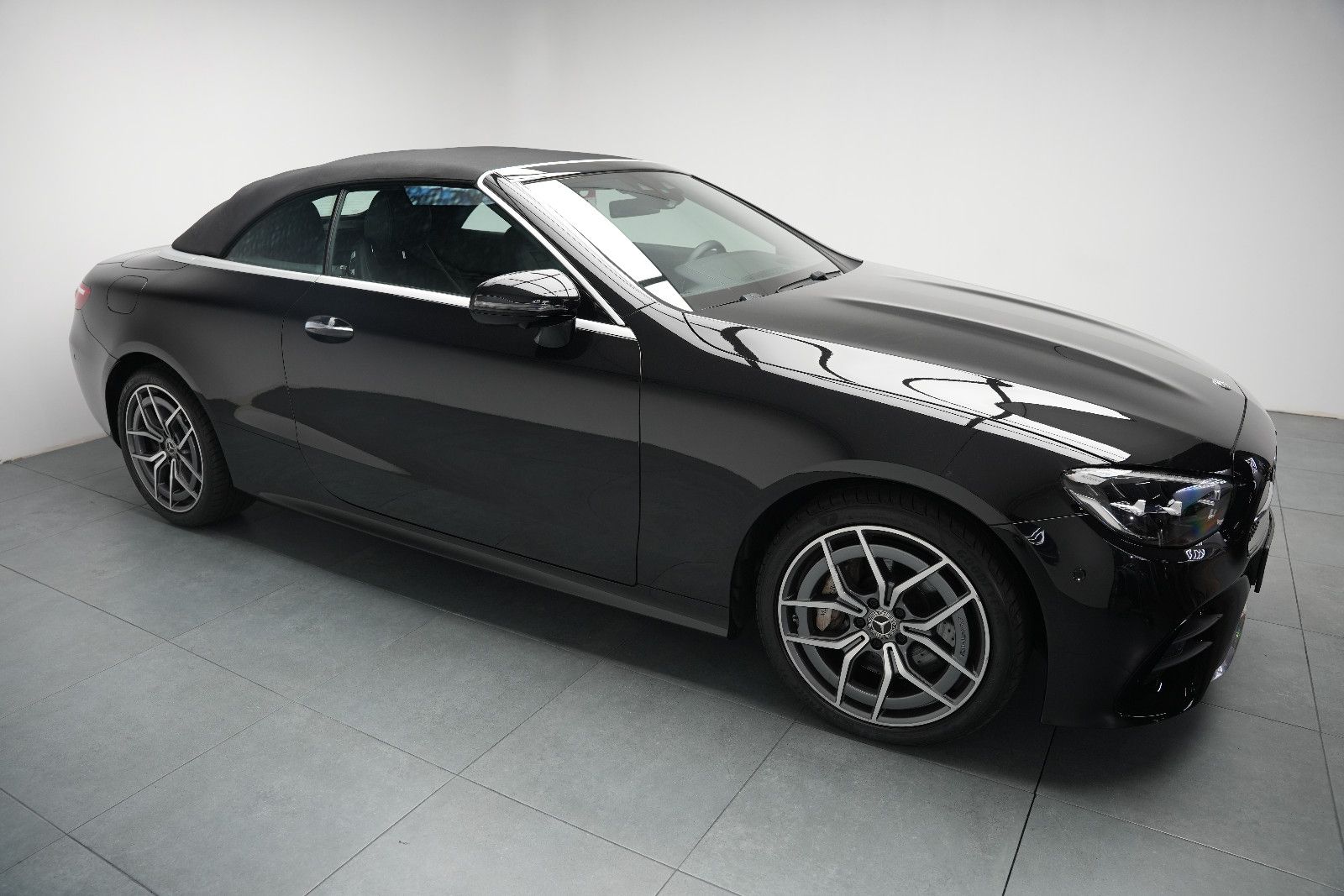 Fahrzeugabbildung Mercedes-Benz E 450 Cabrio AMG/BURMESTER/HUD/AMBIENTE/MASSAGE/