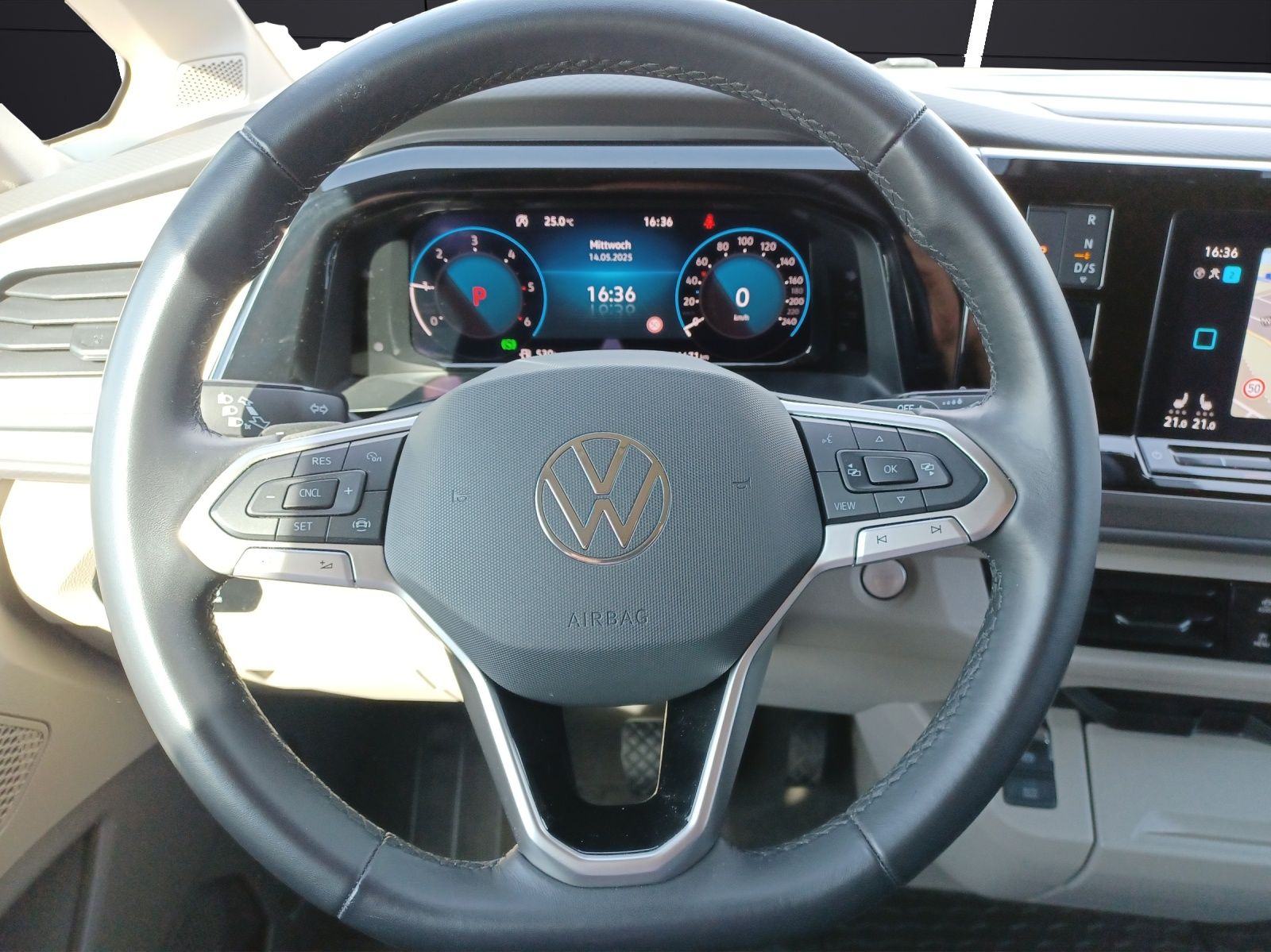 Fahrzeugabbildung Volkswagen T7 Multivan TDI DSG LED Navi AID RFK SH LM