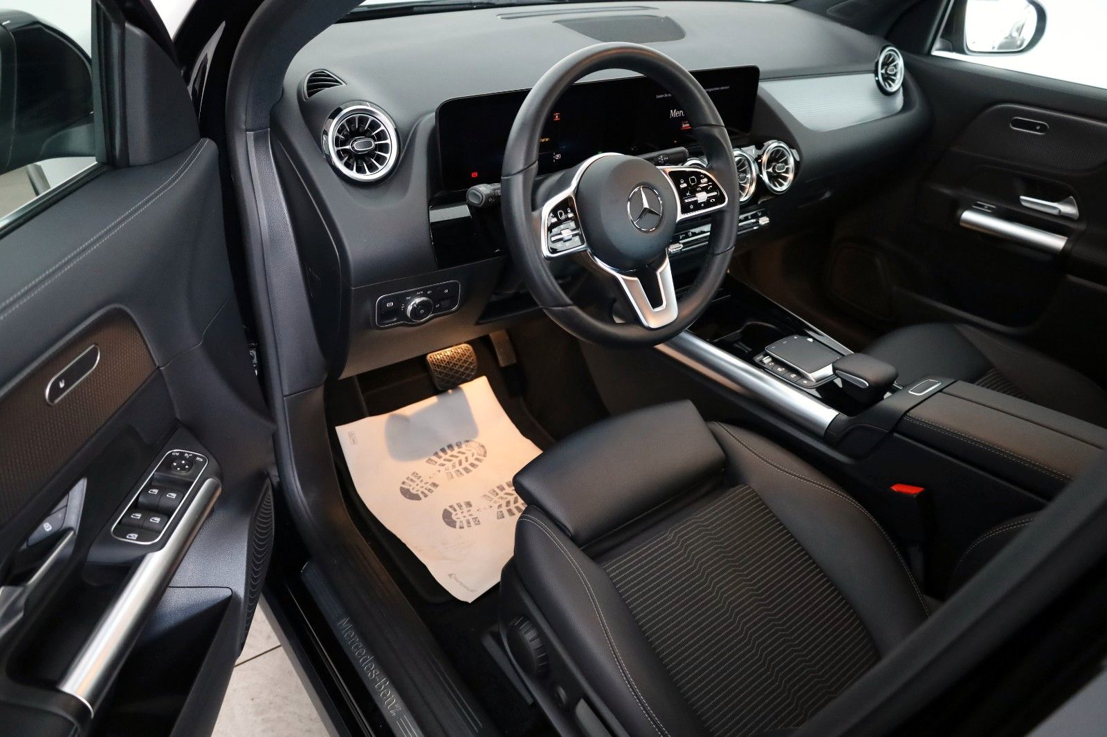 Fahrzeugabbildung Mercedes-Benz EQA 250, Progressive T.Leder,Navi,LED,SH,Kamera