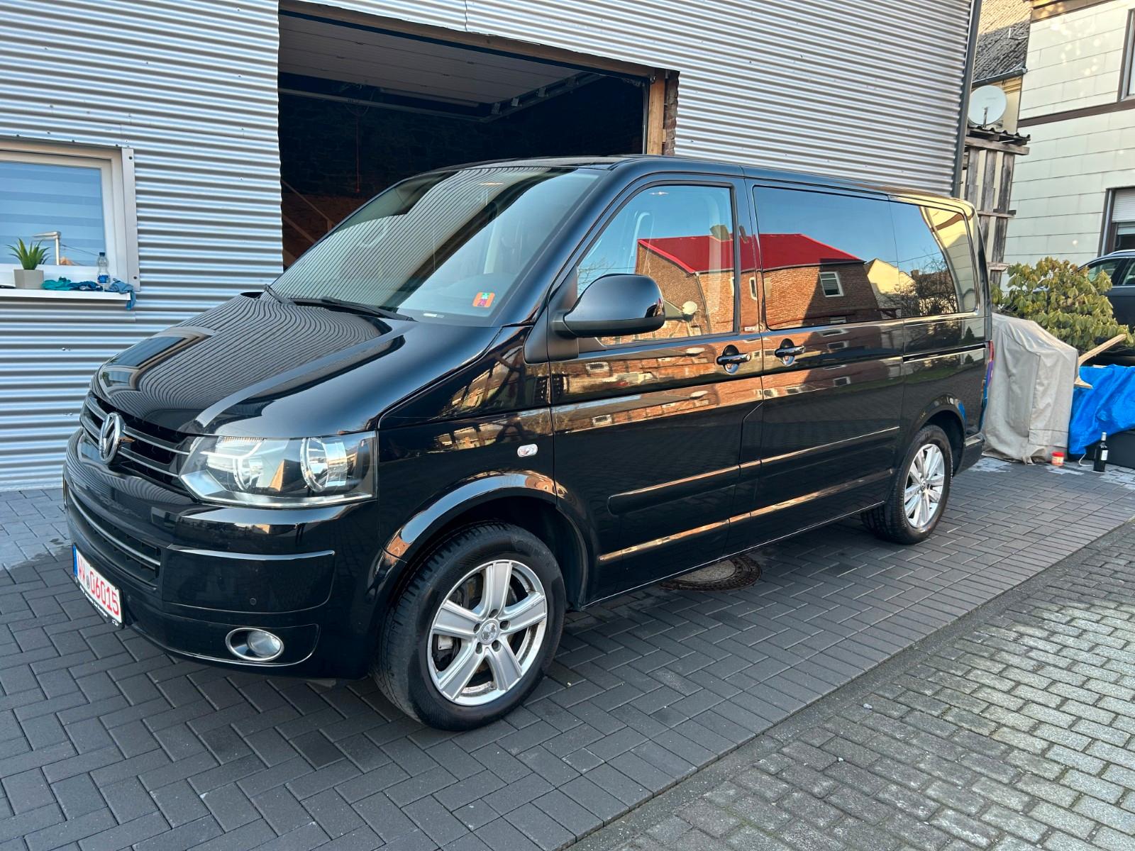 Volkswagen T5  Mulitvan Life / Wohnmobil Umbau