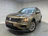 Volkswagen Tiguan Trendline+AHK+ALU+MET+TEMPOMAT - : Beige