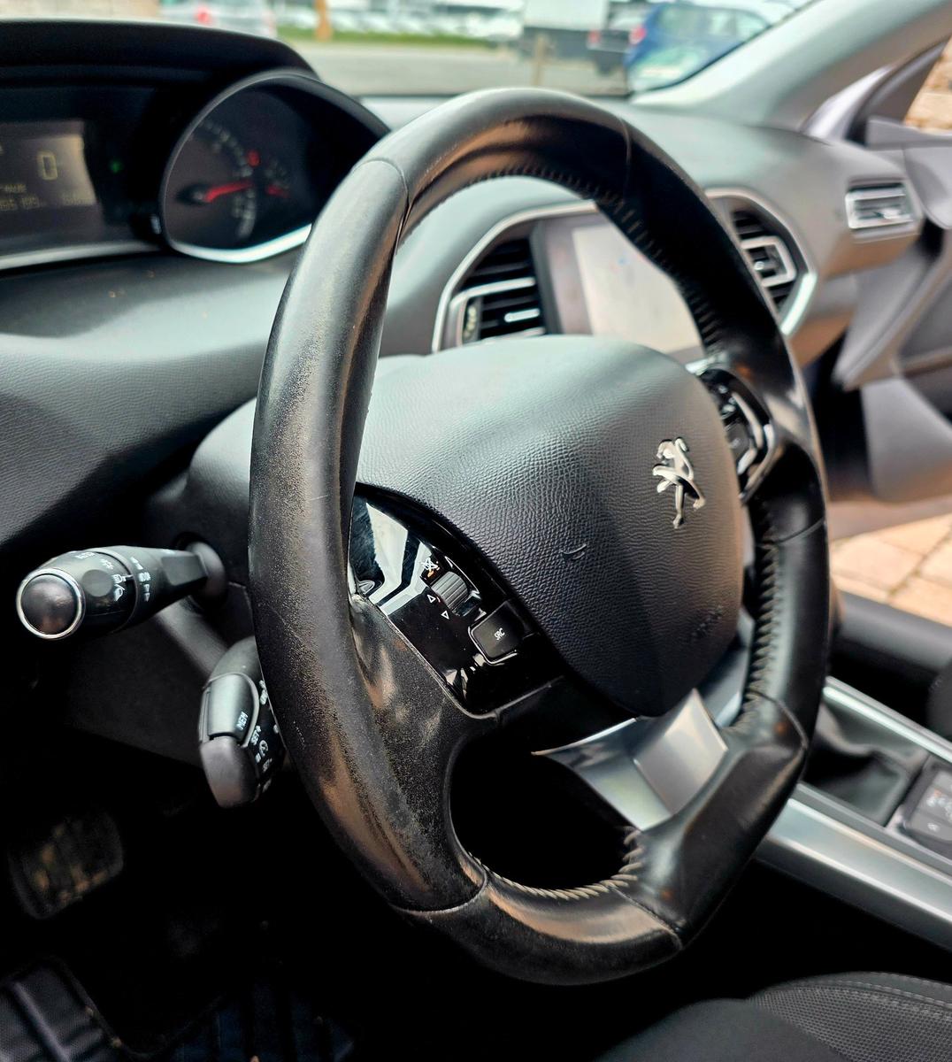 Peugeot 308 2015 — photo 26