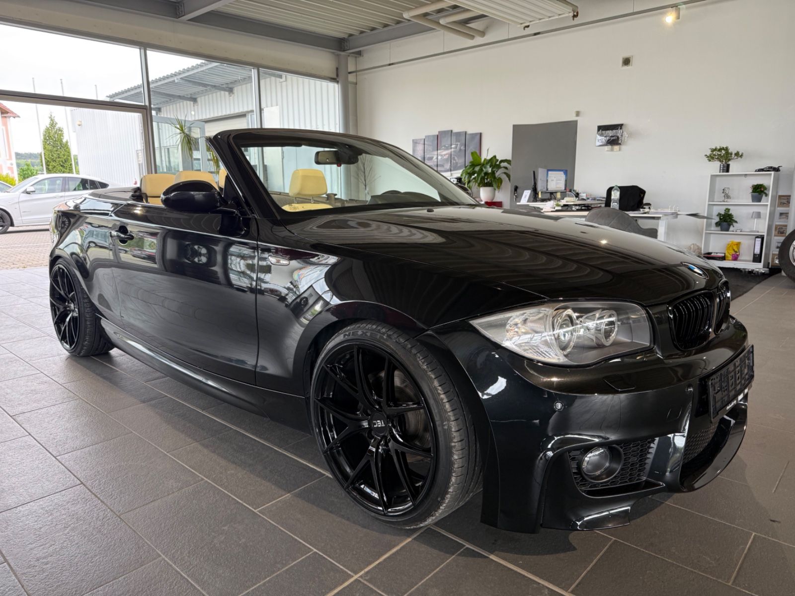 Fahrzeugabbildung BMW 120d Cabrio M Sport *Xenon*NaviProf * PDC*KomfZ*