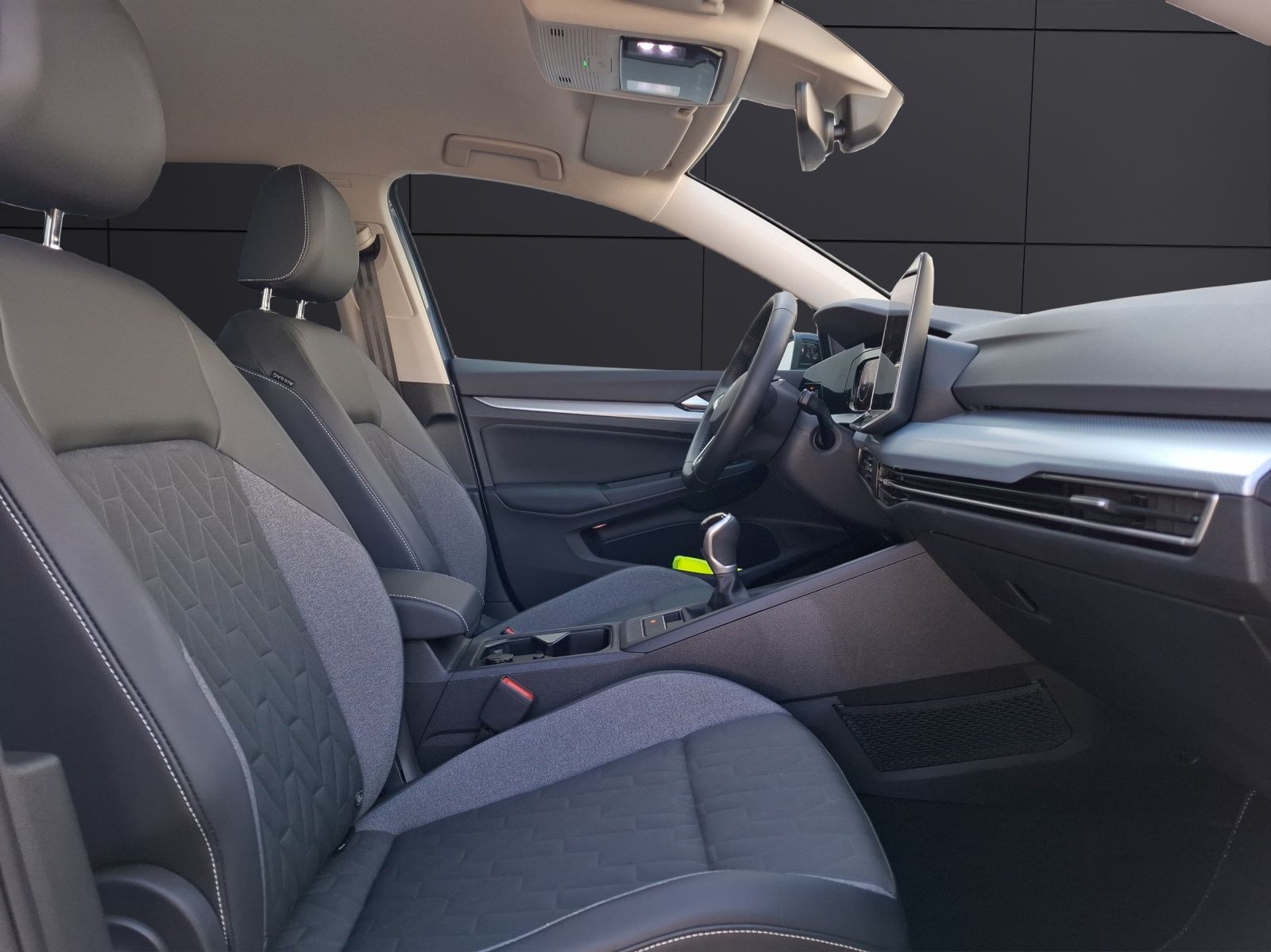 Fahrzeugabbildung Volkswagen Golf VIII Variant TSI Goal Standhzg. LED CarPlay
