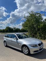 BMW 320i Touring - - BMW 320 aus 2009: Kombi, 320i