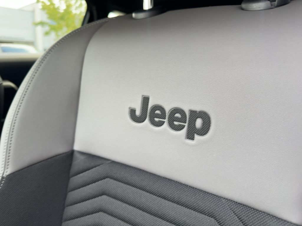 Fahrzeugabbildung Jeep Compass First Edition MATRIX Rückfahrk. WINTER