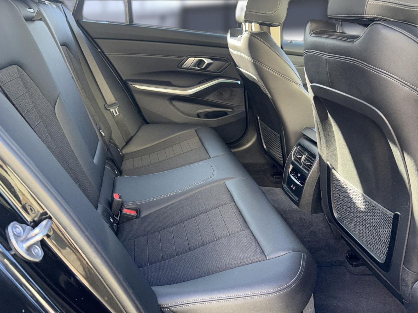 Fahrzeugabbildung BMW 320 e Sport Line/ 1. Hand / unfallfrei