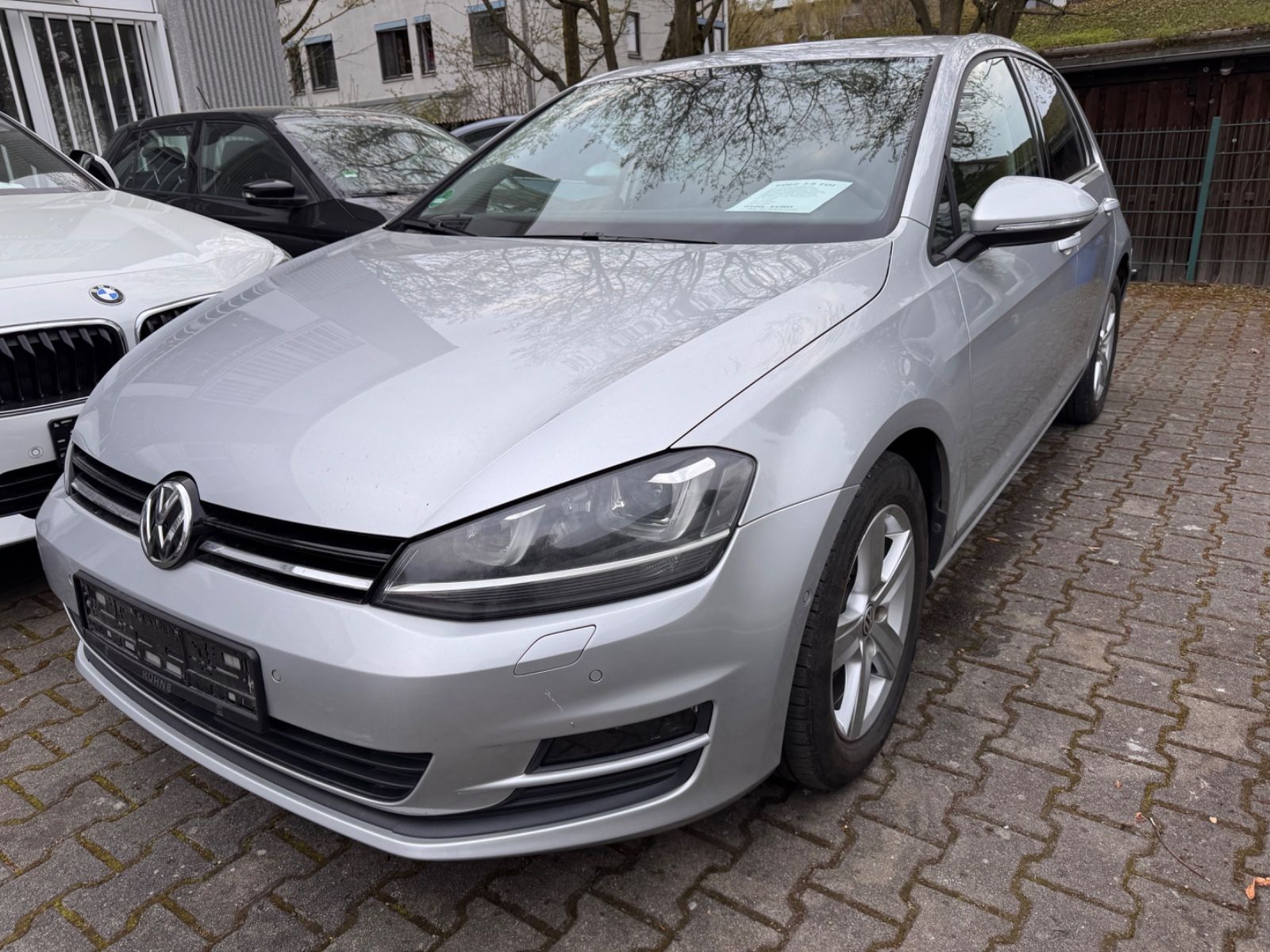 Volkswagen Golf - 1