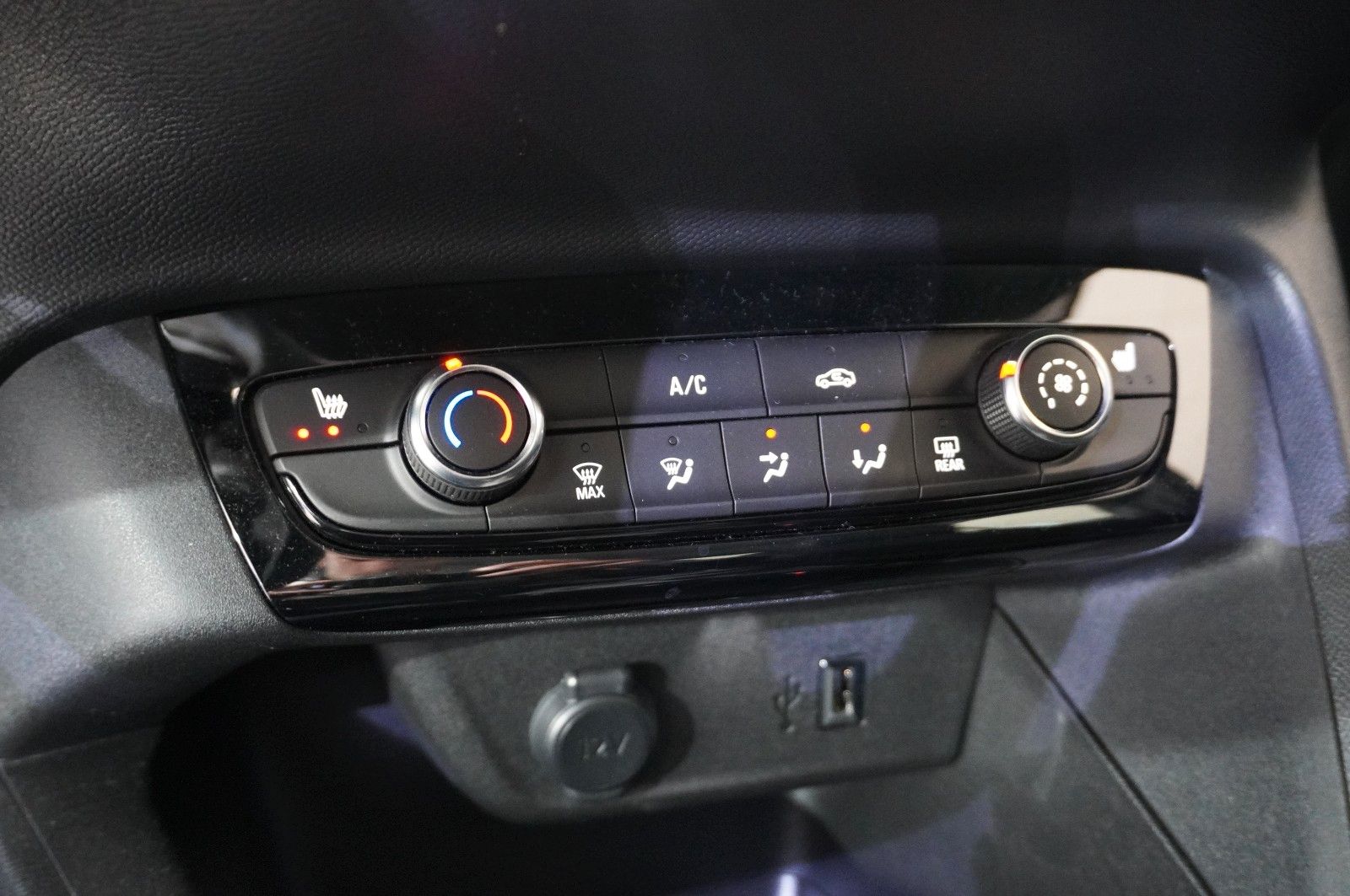 Fahrzeugabbildung Opel Corsa F 1.2 ELEGANCE NAVI/LED/SPORT/SH//VIRT/DAB