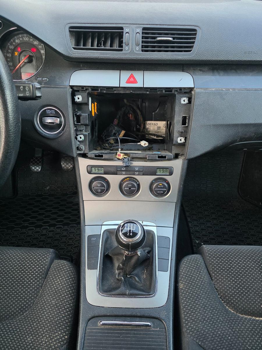 Volkswagen Passat 2005 — photo 13
