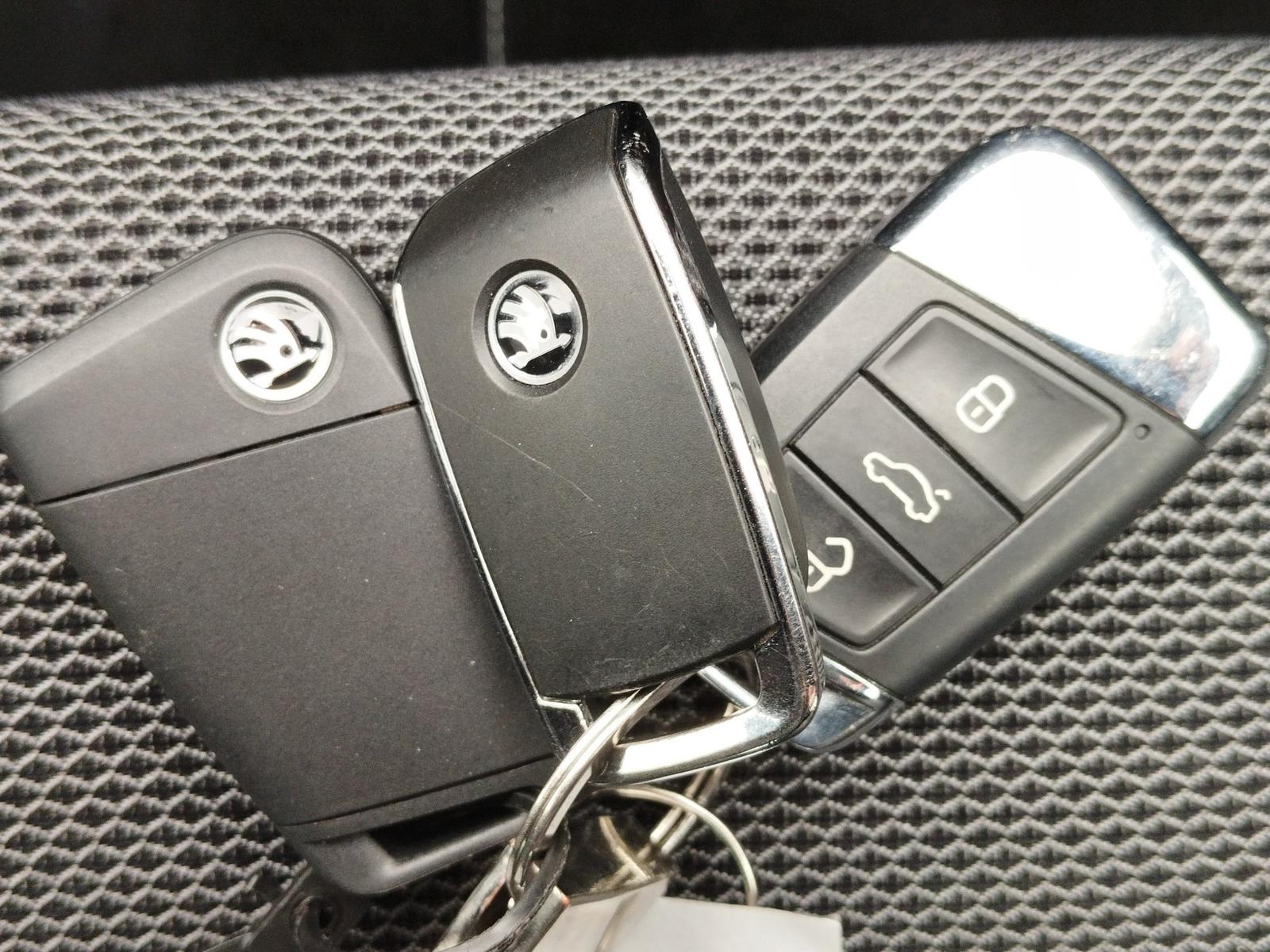 Skoda Superb Combi 2.0 TDI Style 4x4 DSG 360°*ACC*AHK