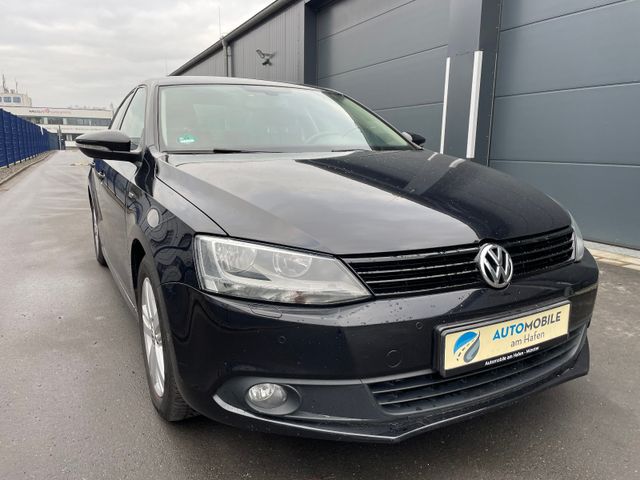 Volkswagen Jetta VI Match 1.6TDI*NAVI*AHK*KLIMA*SHZ*PDC