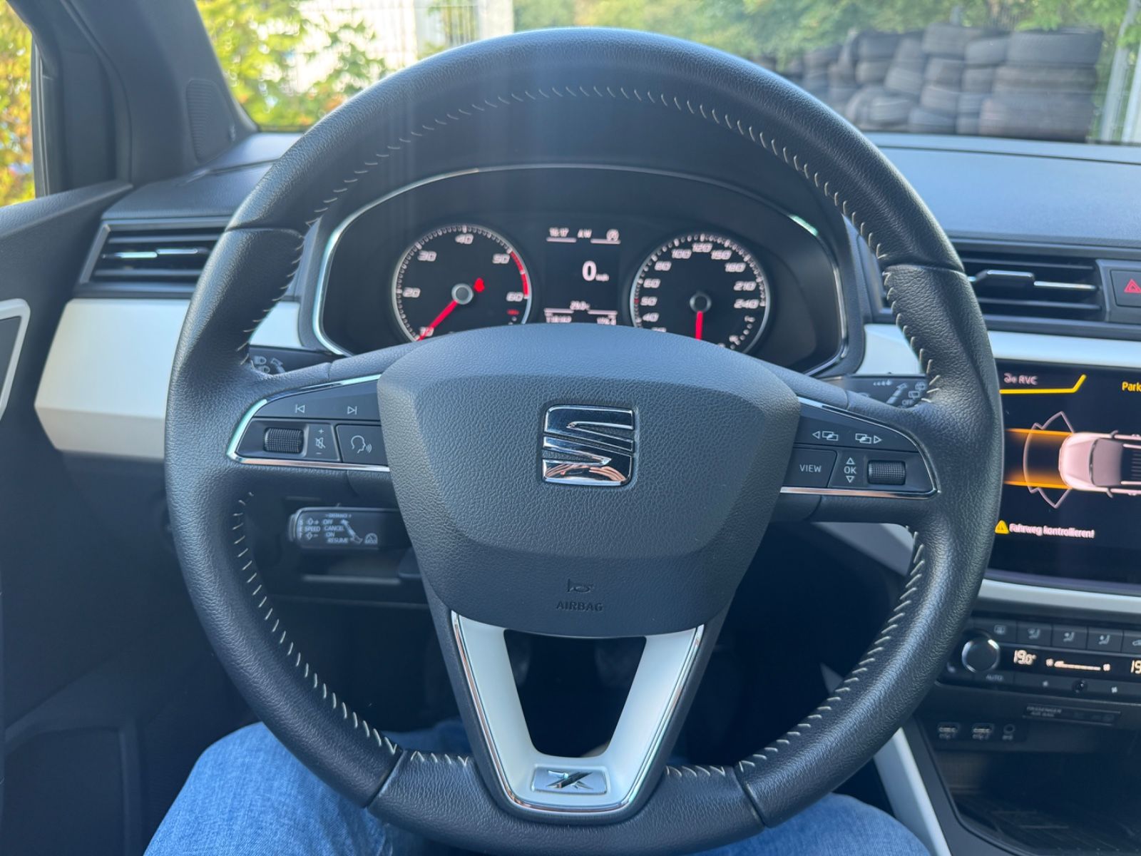 Fahrzeugabbildung SEAT Arona Xcellence LED+Navi+ACC+Lane