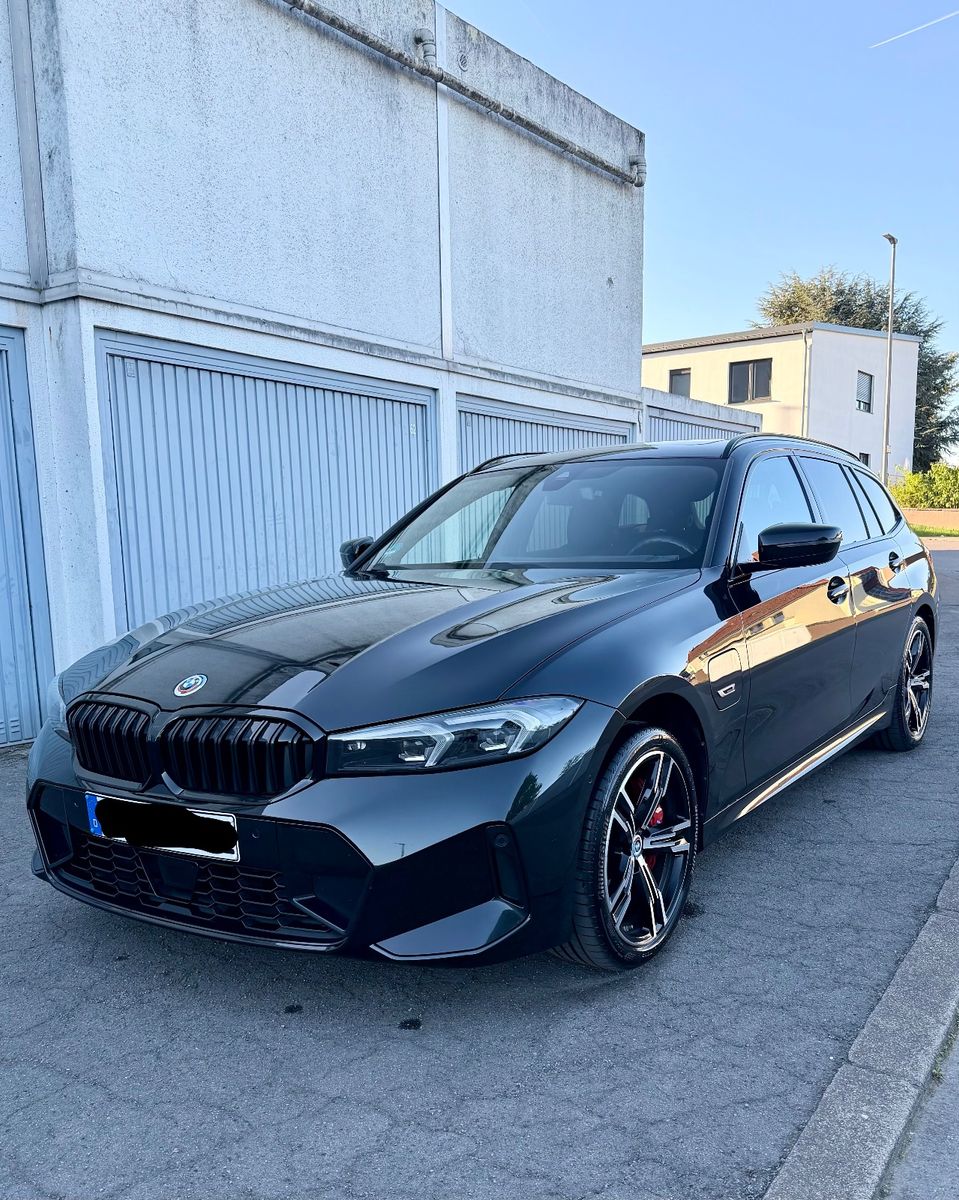 BMW 330e xDrive M Sport Pro Kombi - SHZ Harman Pano