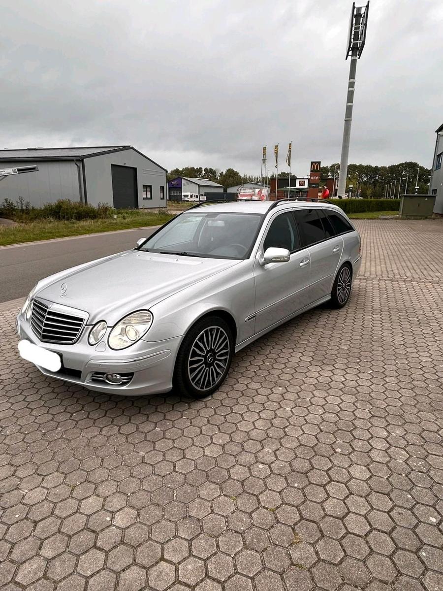 Mercedes-Benz E220 2007 — rear view