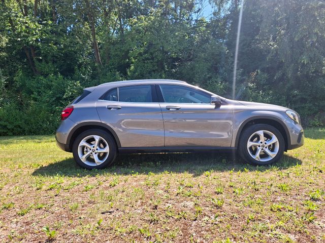 MERCEDES-BENZ GLA 200 - Rentnerfahrzeug, Topzustand