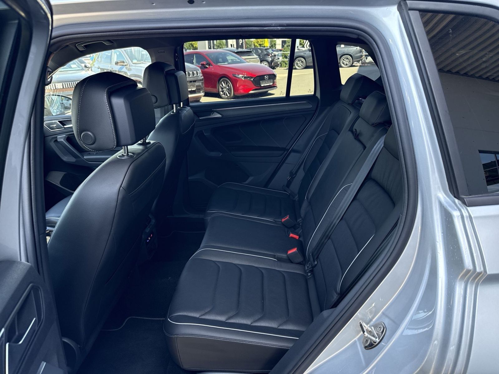 Volkswagen Tiguan 2.0 TDI R-Line 4Motion foto 12