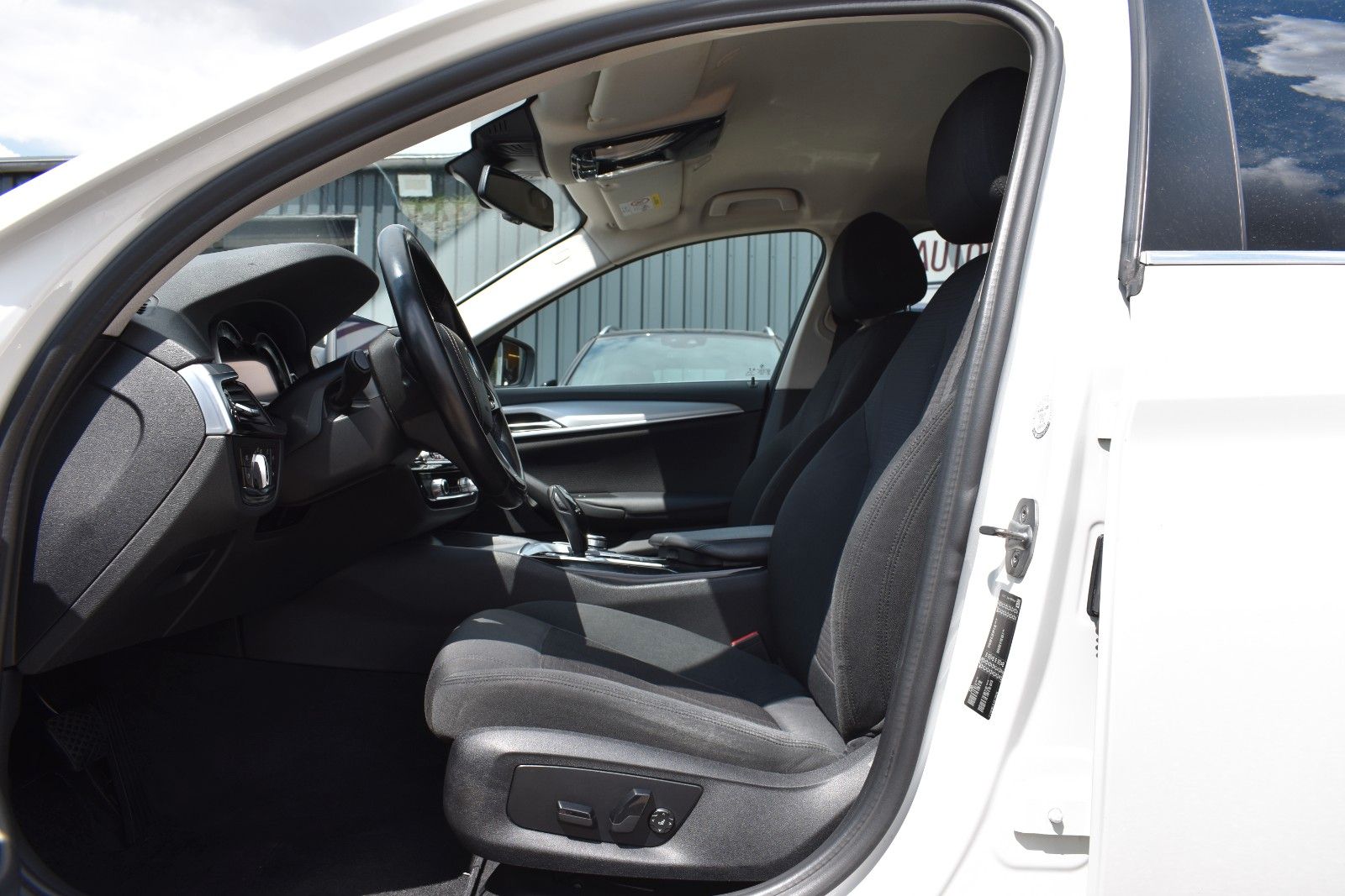 Fahrzeugabbildung BMW BMW 520d Touring Head Up/Anhänger/Driving Assist