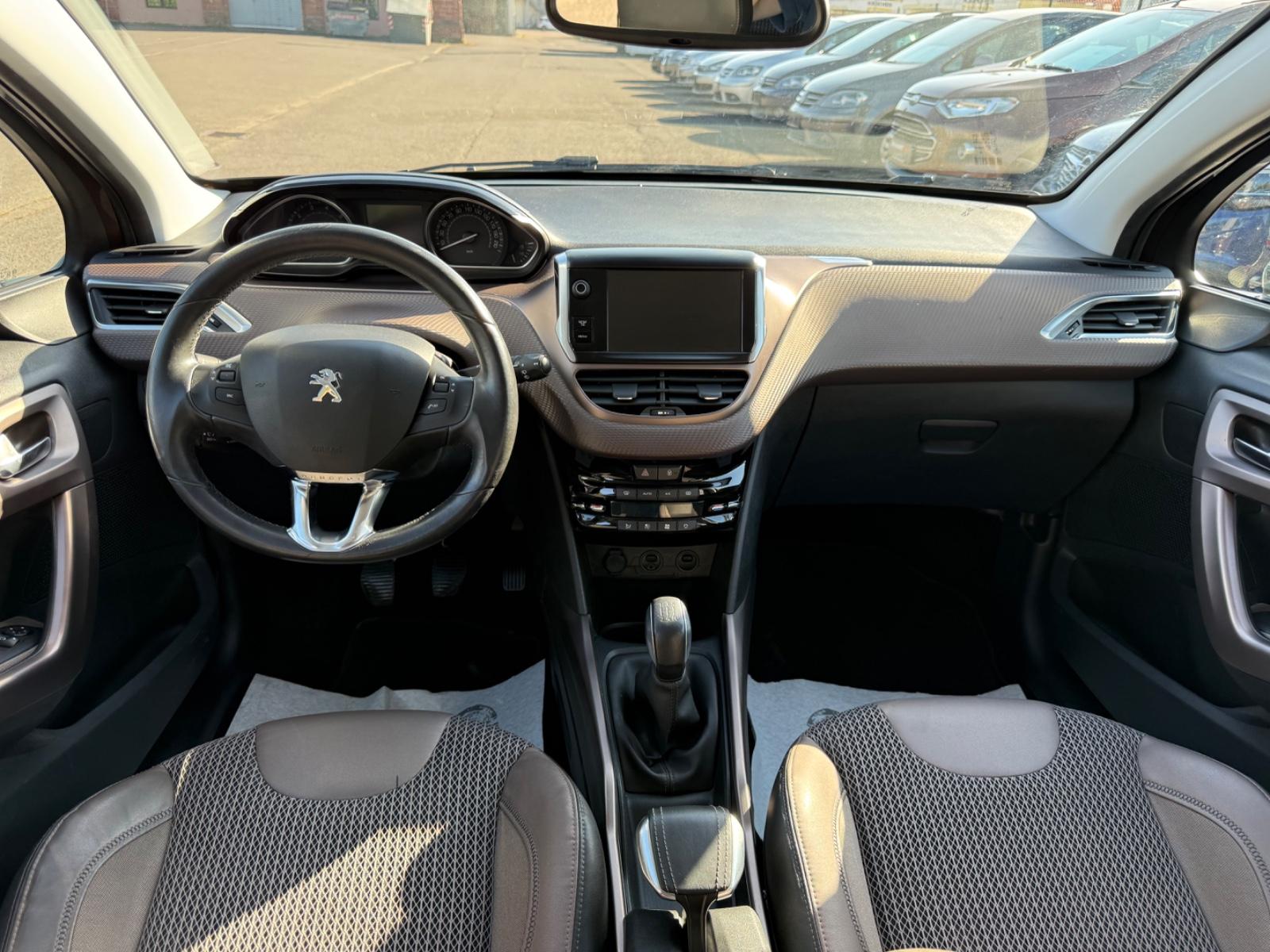 Peugeot 2008 Allure! TÜV NEU! Bordcomputer! Wenig KM!