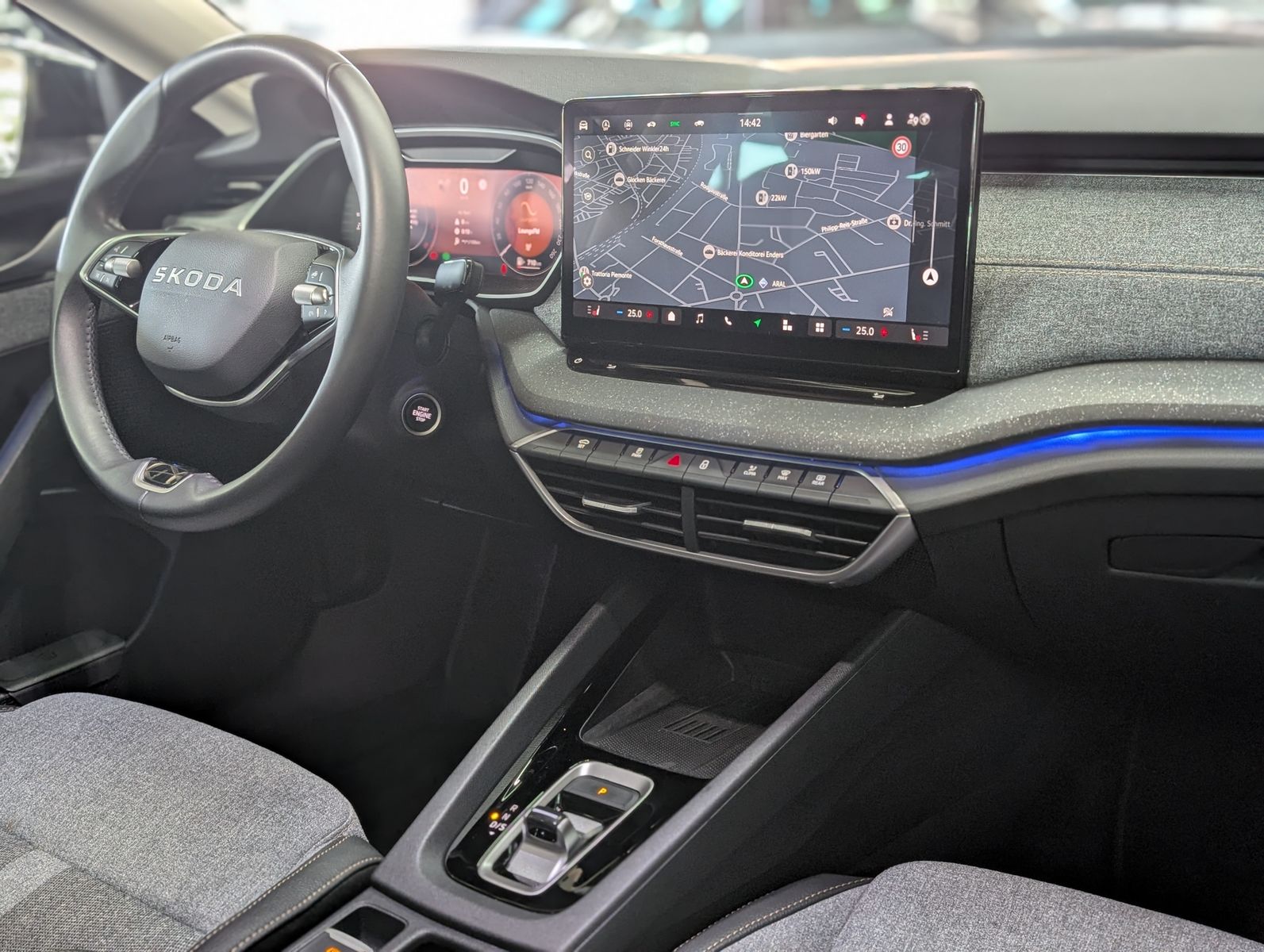 Fahrzeugabbildung SKODA Octavia 1.5 TSI mHEV Style ACC AHK 5J.-Garantie