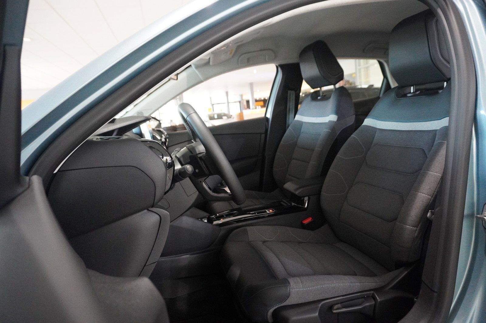 Fahrzeugabbildung Citroën C4 Lim. 1.2T PLUS NAVI/LED/KAMERA/SPORT /VIRTU.