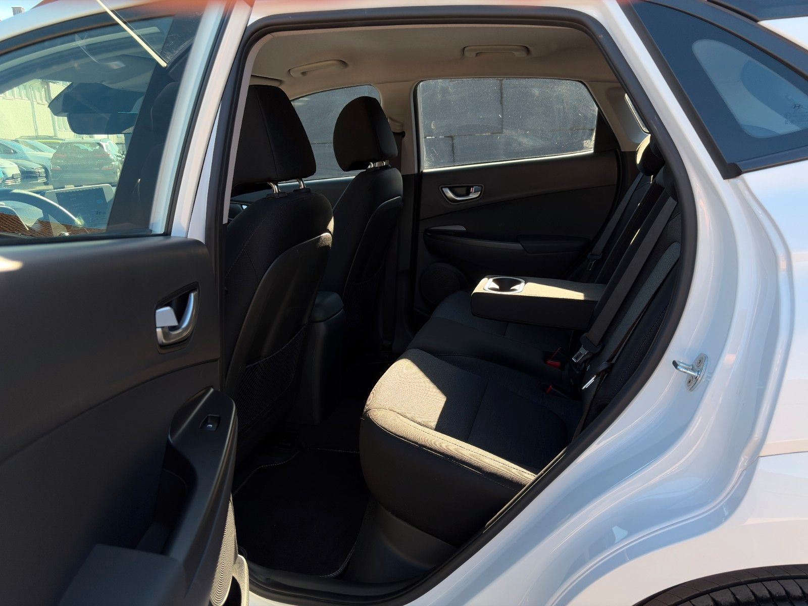 Fahrzeugabbildung Hyundai KONA E Select ACC PDC LFA LKA SHZ LHZ CarPlay